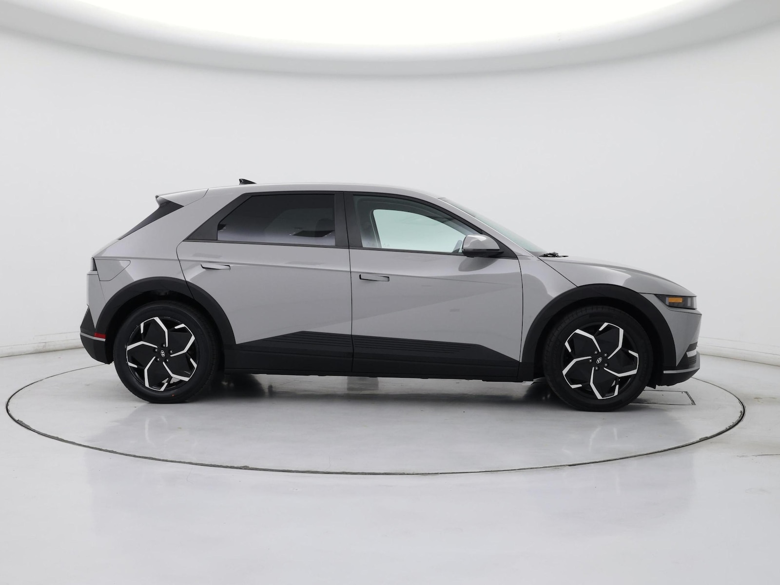 2024 Hyundai IONIQ 5 SE - Photo 8