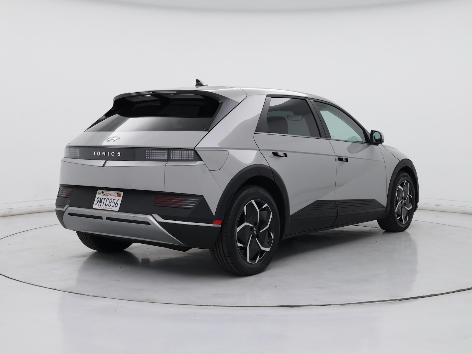 2024 Hyundai IONIQ 5 SE - Photo 9