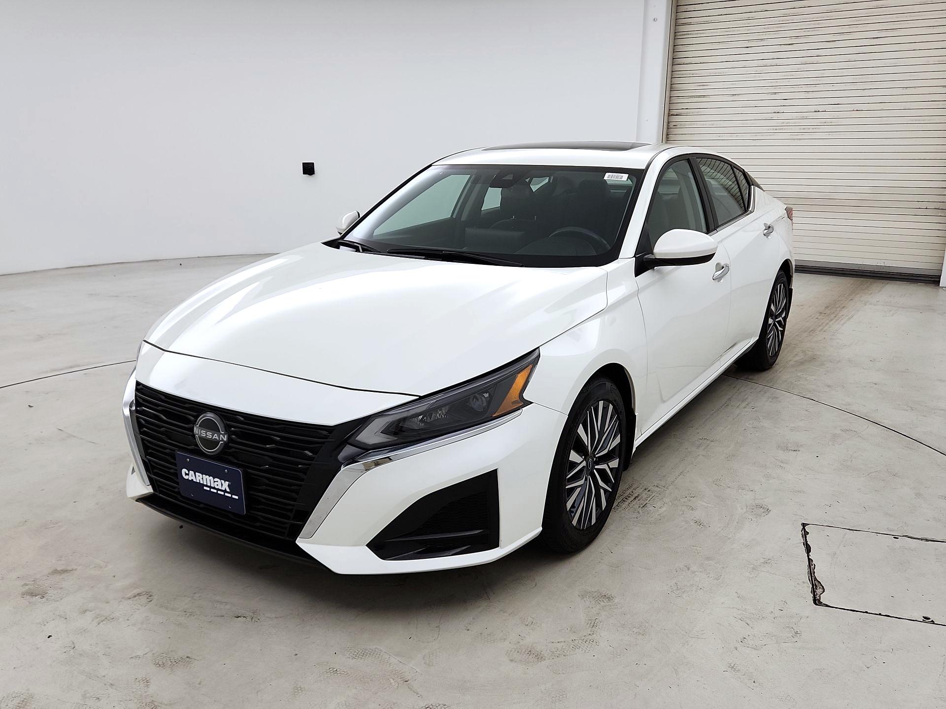 Thumbnail: 2023 Nissan Altima - 3