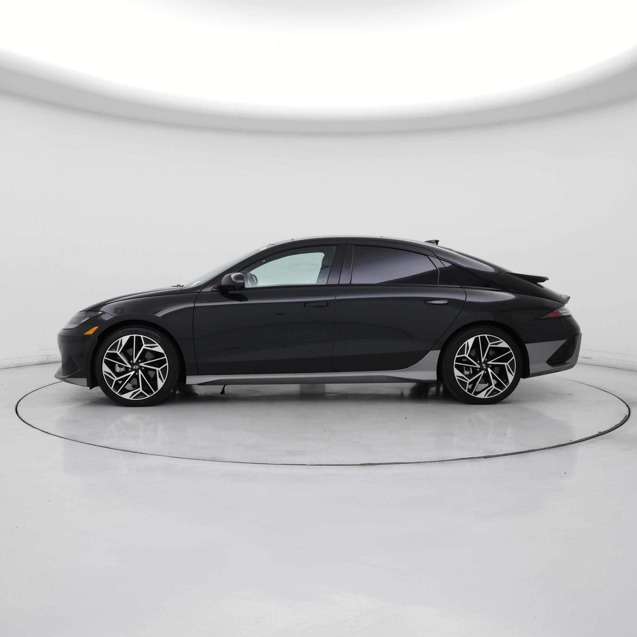 Thumbnail: 2023 Hyundai Ioniq 6 - 3