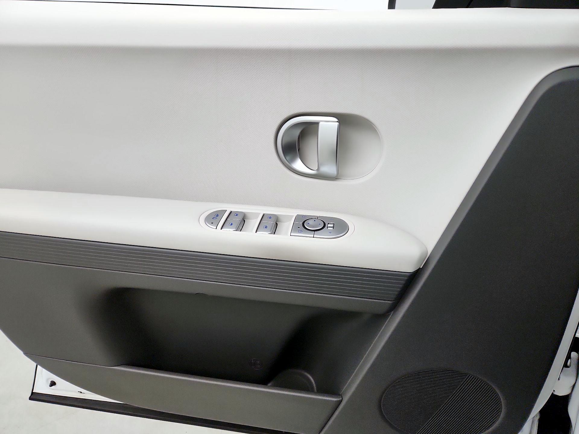Thumbnail: 2024 Hyundai Ioniq 5 - 12