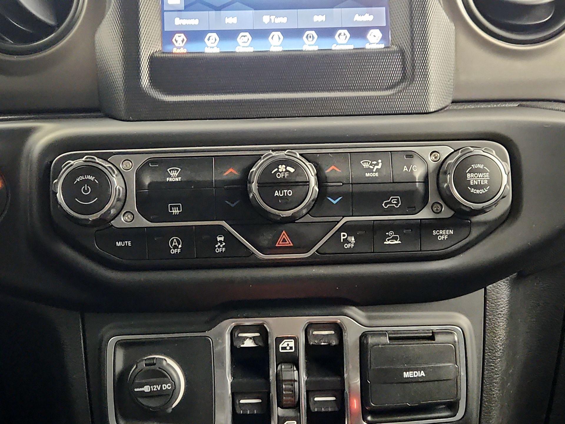 Thumbnail: 2020 Jeep Gladiator - 16