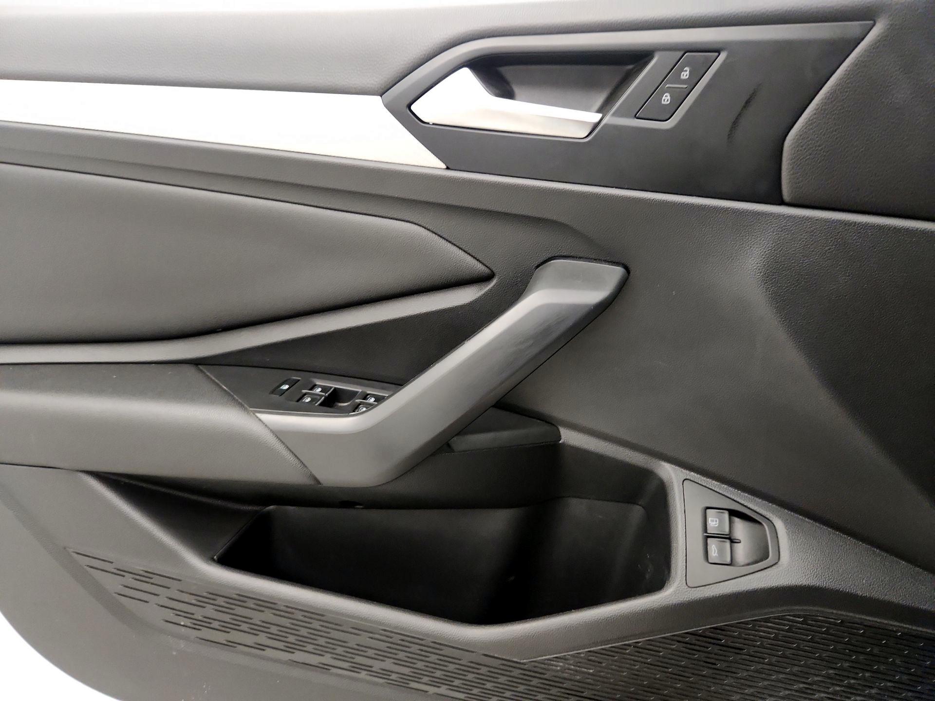 Thumbnail: 2021 Volkswagen Jetta - 12
