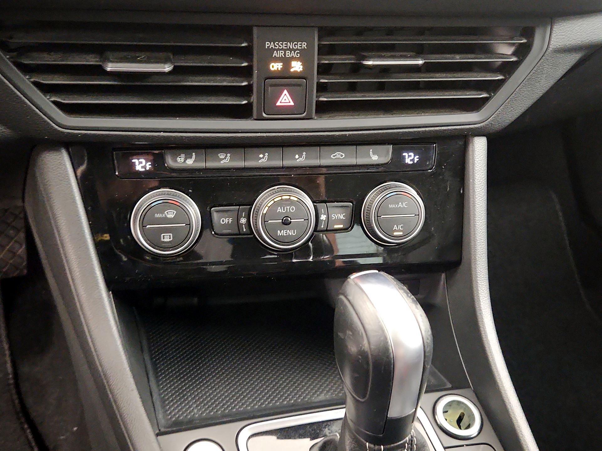 Thumbnail: 2021 Volkswagen Jetta - 16
