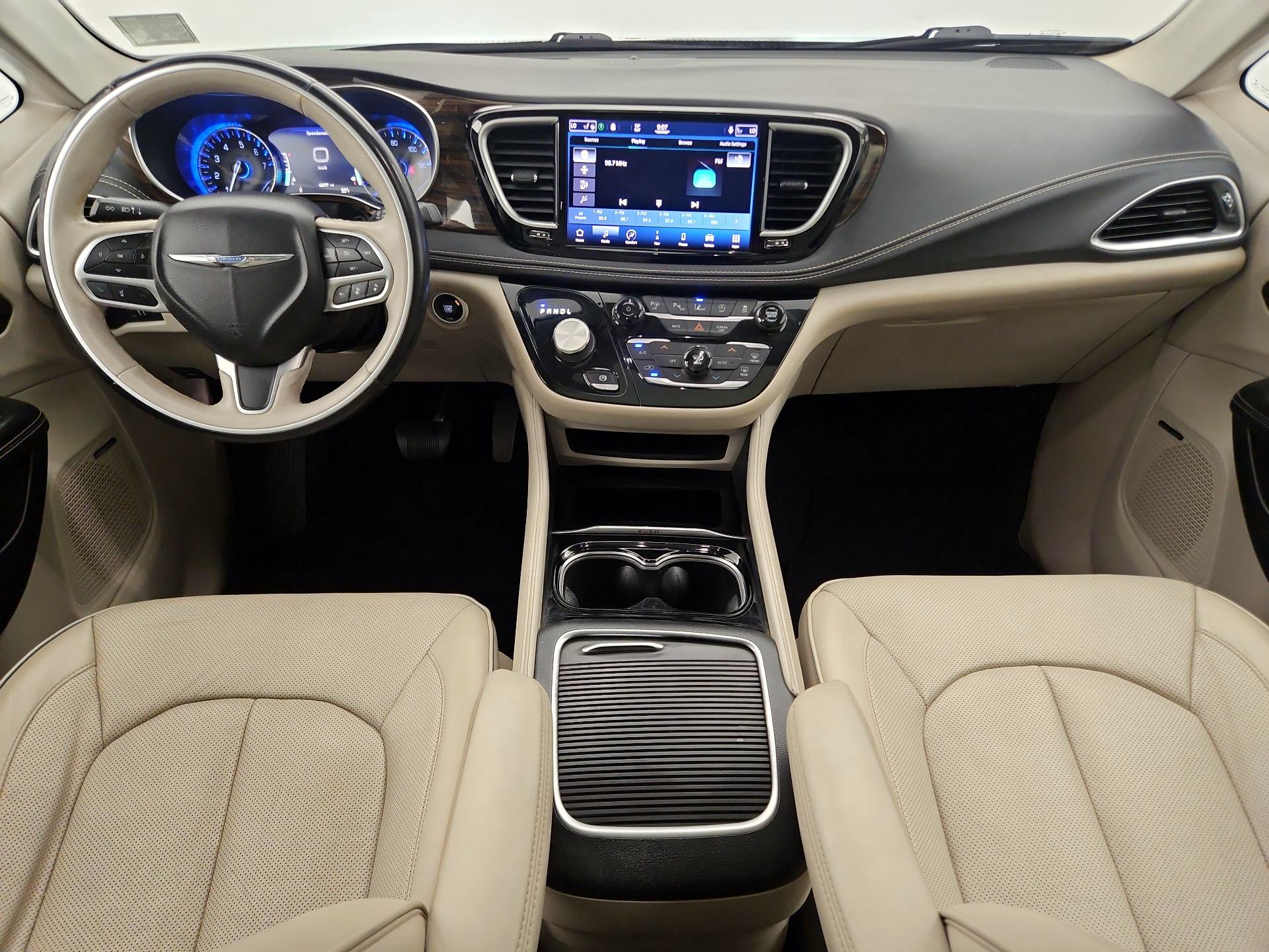 Thumbnail: 2021 Chrysler Pacifica - 9