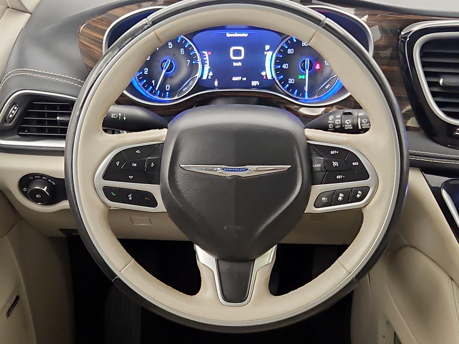 Thumbnail: 2021 Chrysler Pacifica - 10
