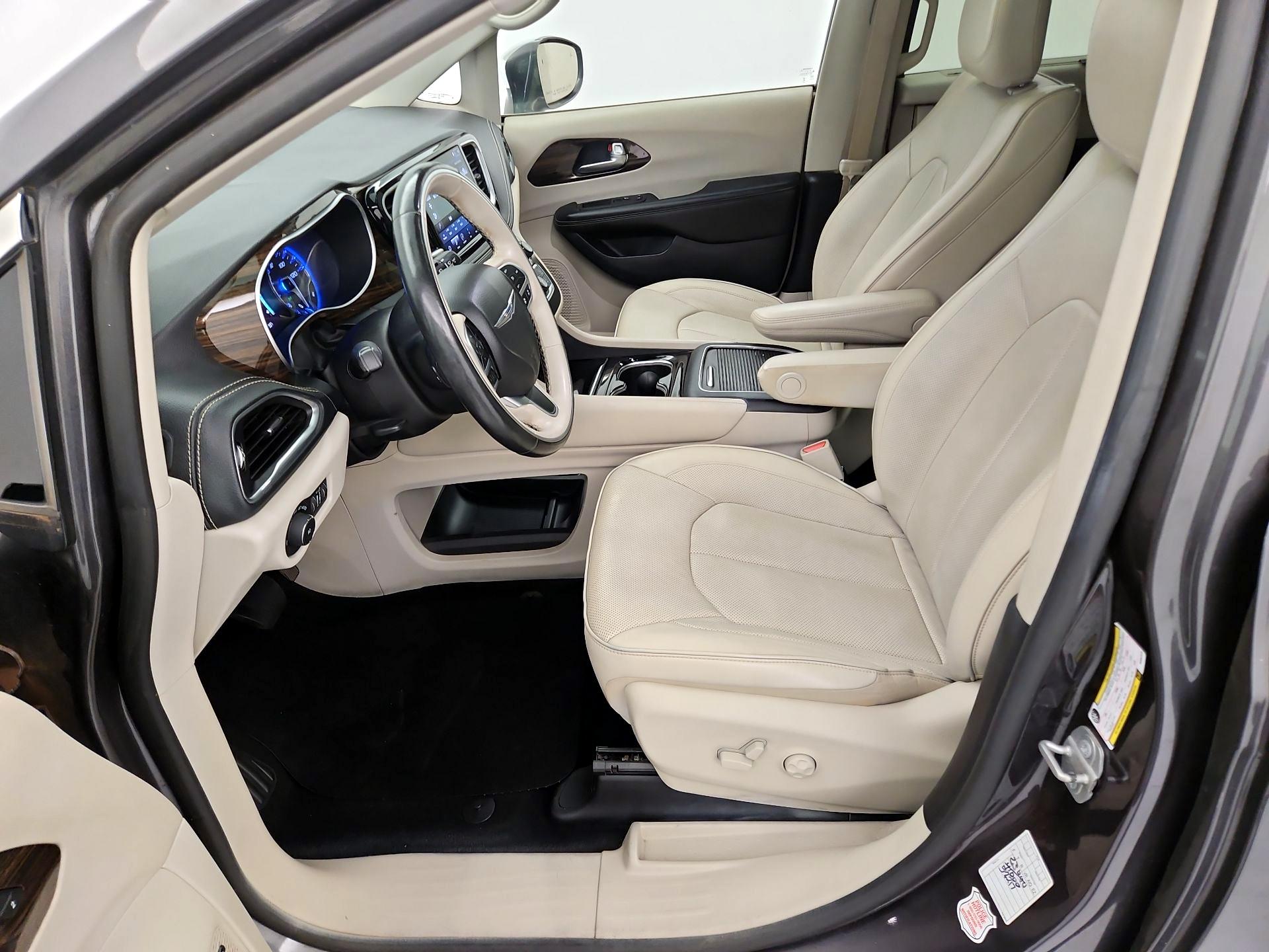 Thumbnail: 2021 Chrysler Pacifica - 11