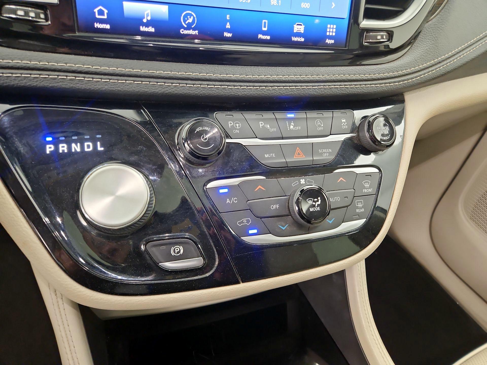 Thumbnail: 2021 Chrysler Pacifica - 17