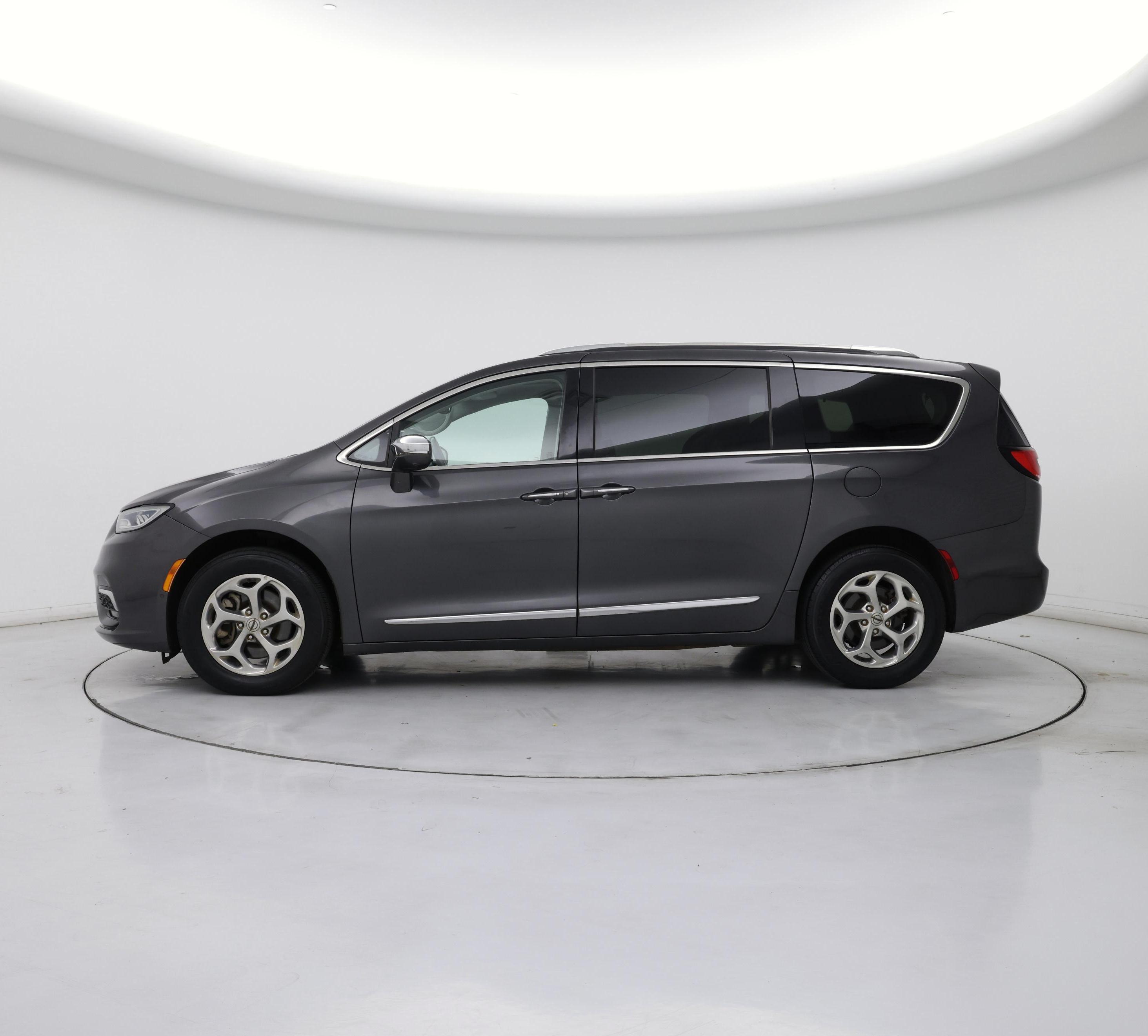 Thumbnail: 2021 Chrysler Pacifica - 3