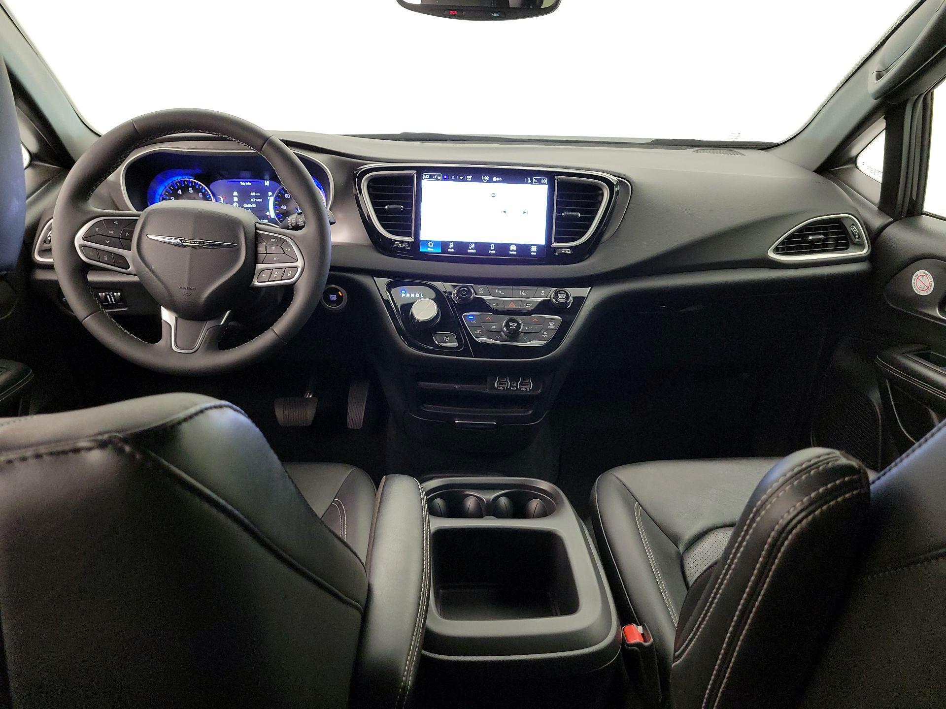 Thumbnail: 2025 Chrysler Pacifica - 9