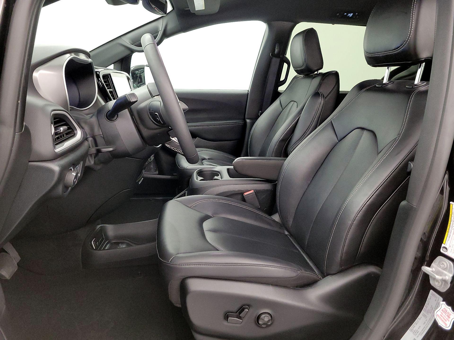 Thumbnail: 2025 Chrysler Pacifica - 11