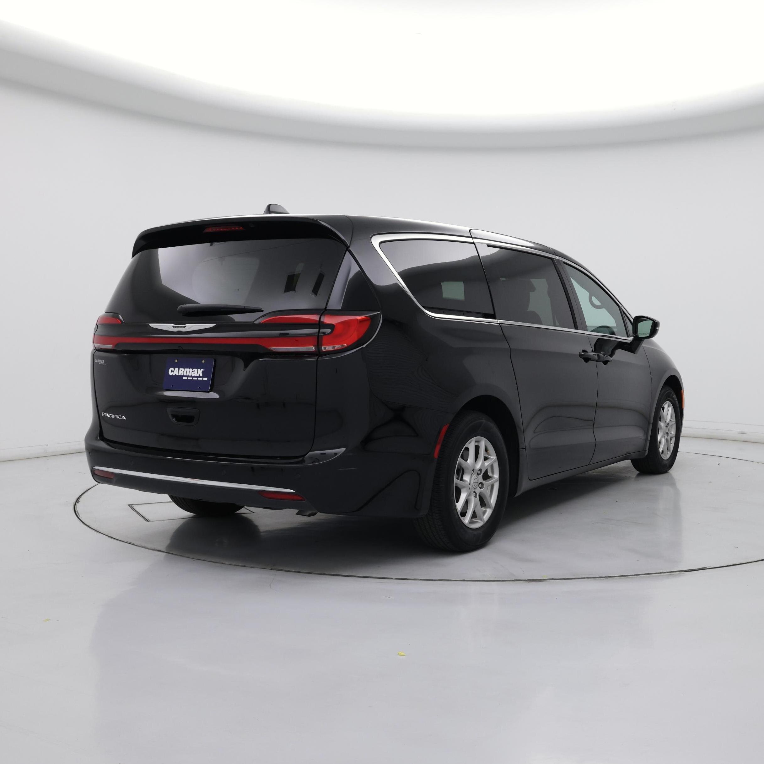 Thumbnail: 2025 Chrysler Pacifica - 8