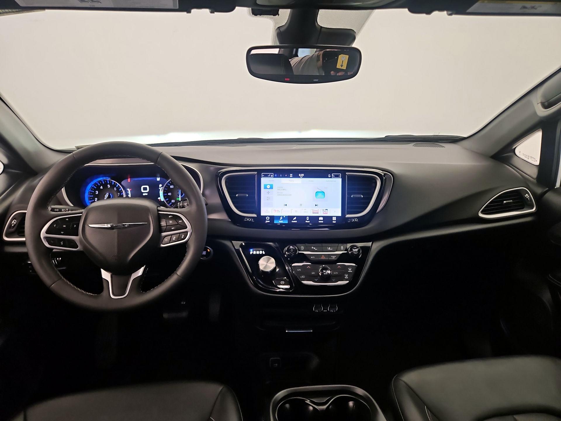 Thumbnail: 2025 Chrysler Pacifica - 9