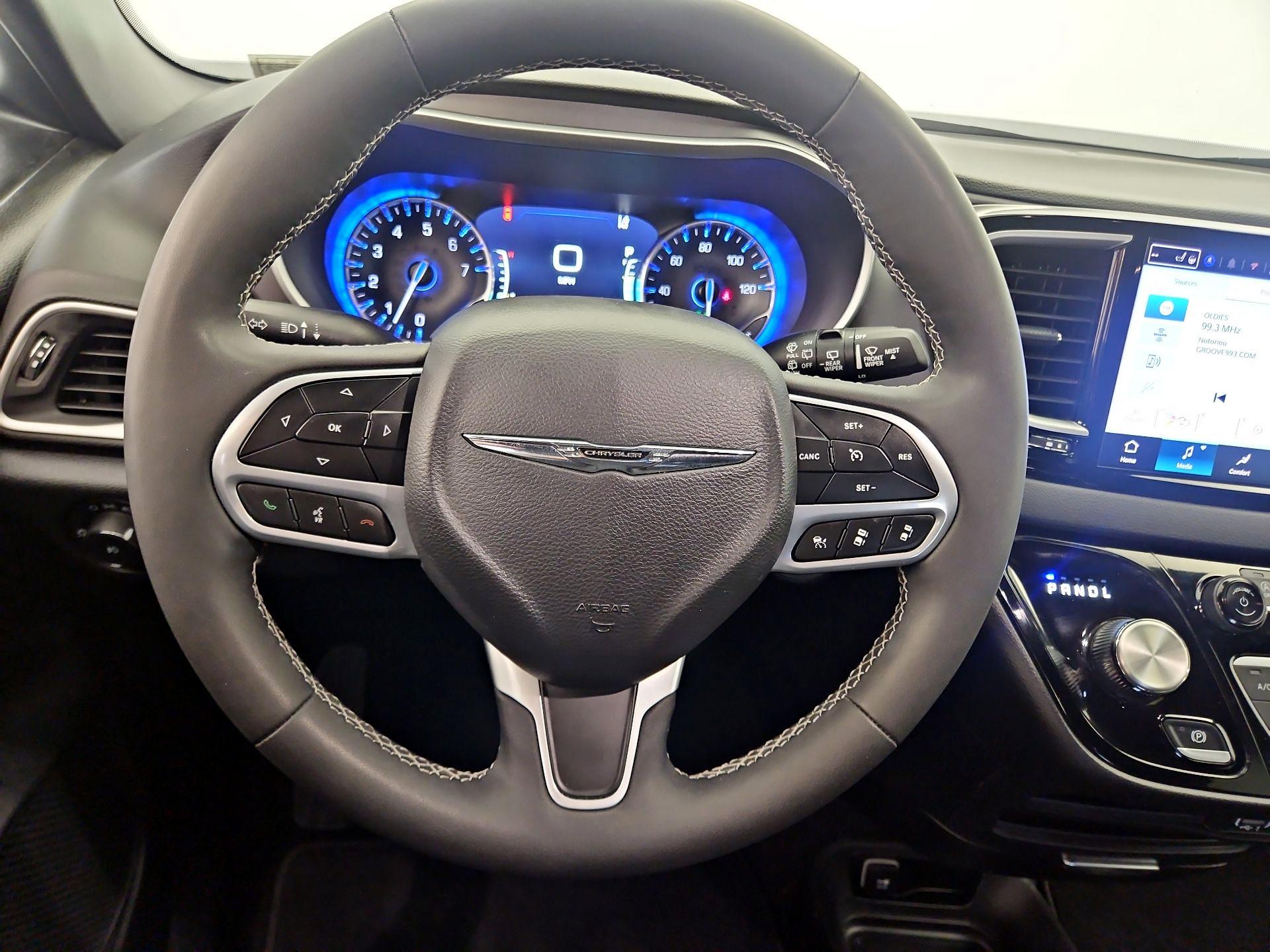 Thumbnail: 2025 Chrysler Pacifica - 10