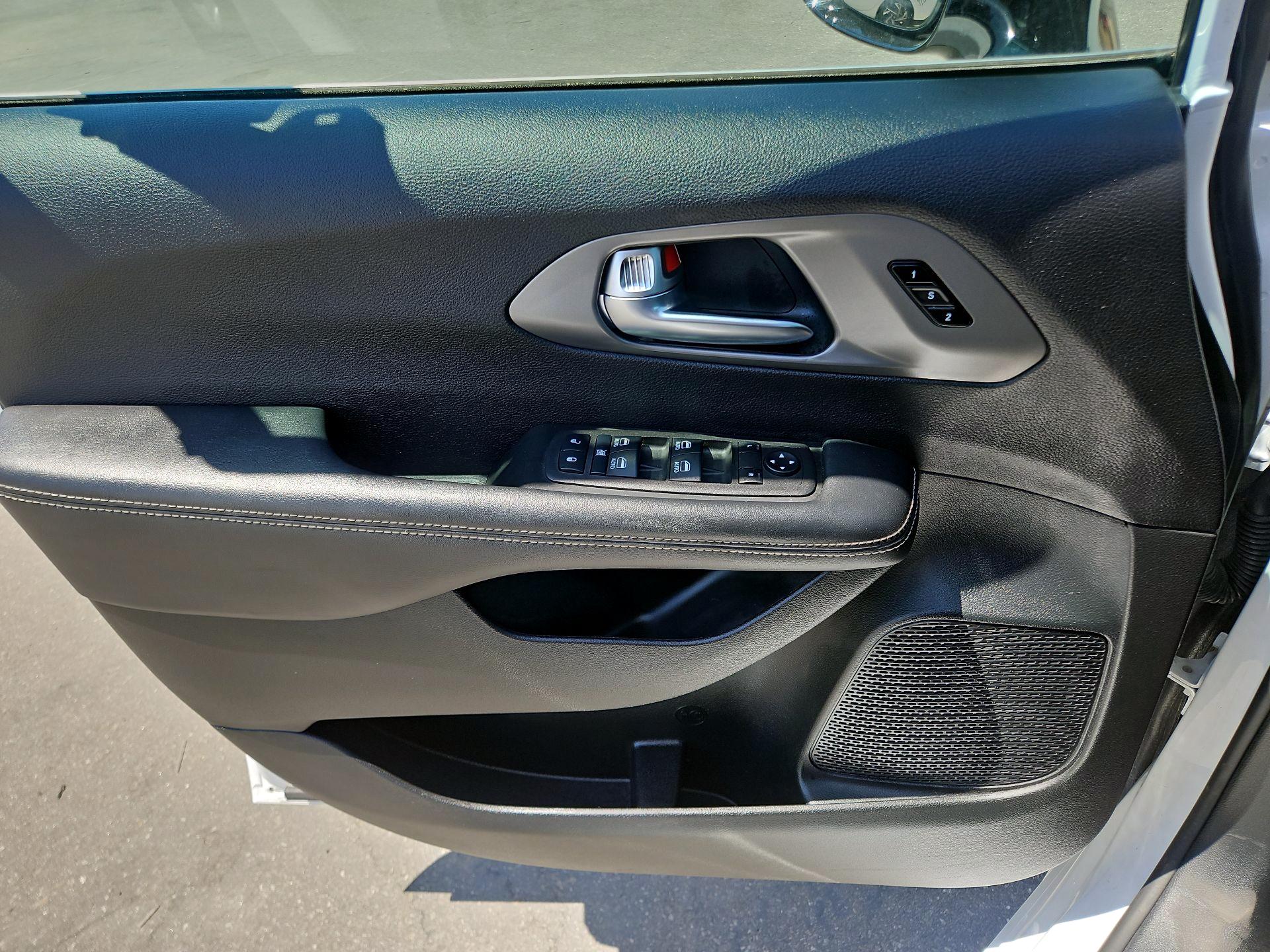 Thumbnail: 2025 Chrysler Pacifica - 12
