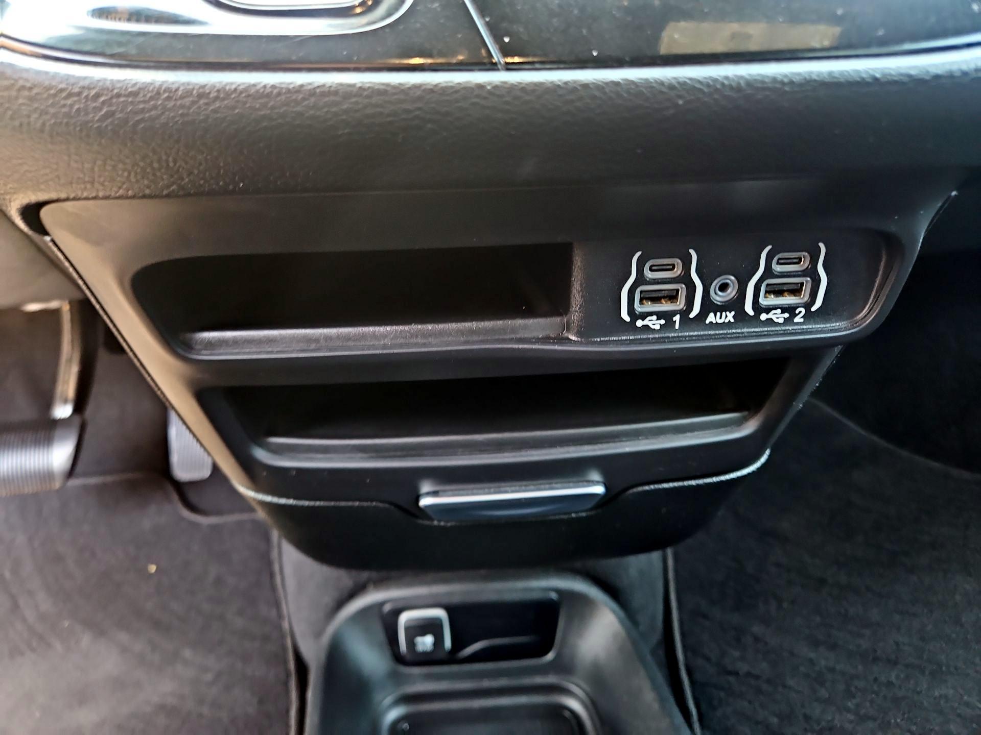 Thumbnail: 2025 Chrysler Pacifica - 18