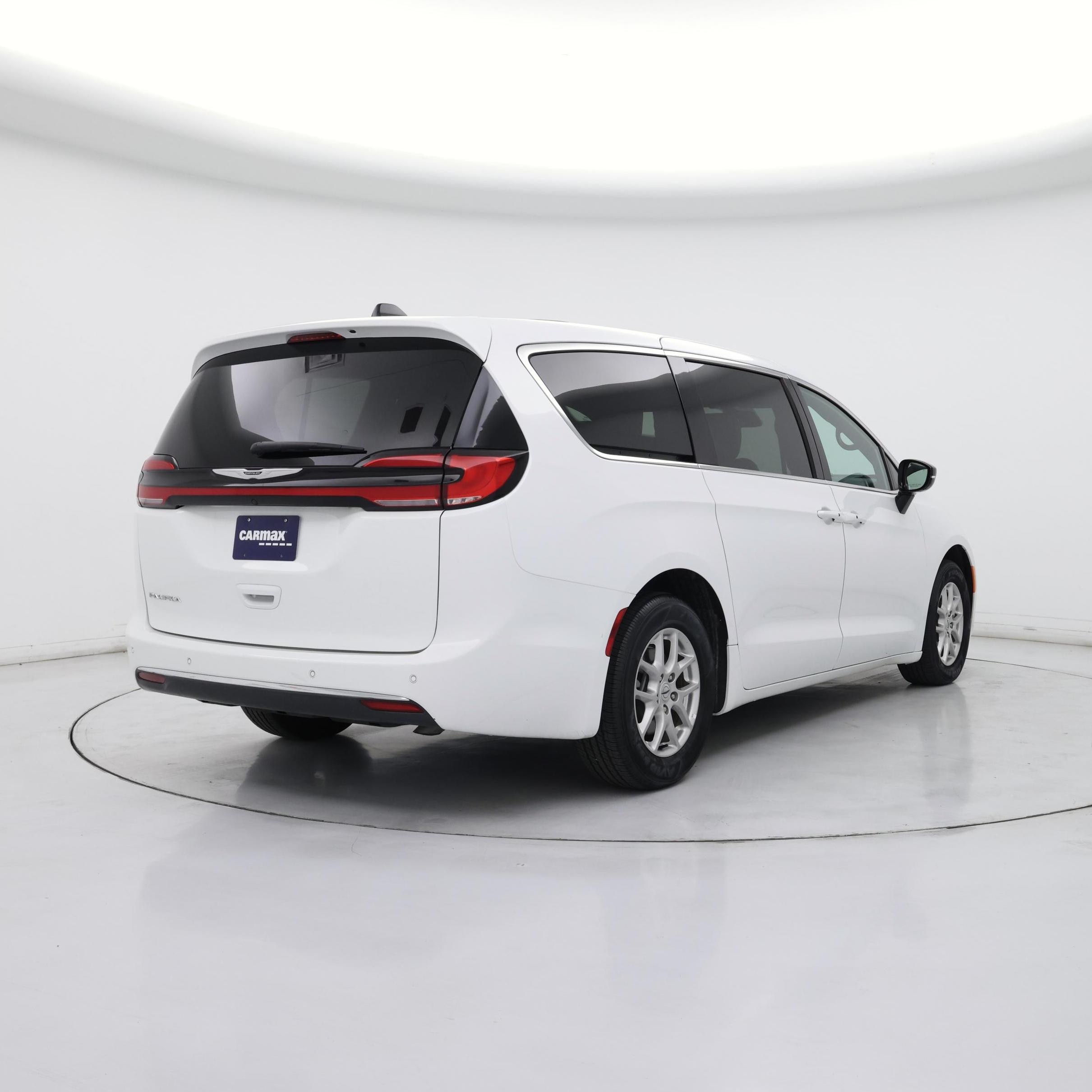 Thumbnail: 2025 Chrysler Pacifica - 8