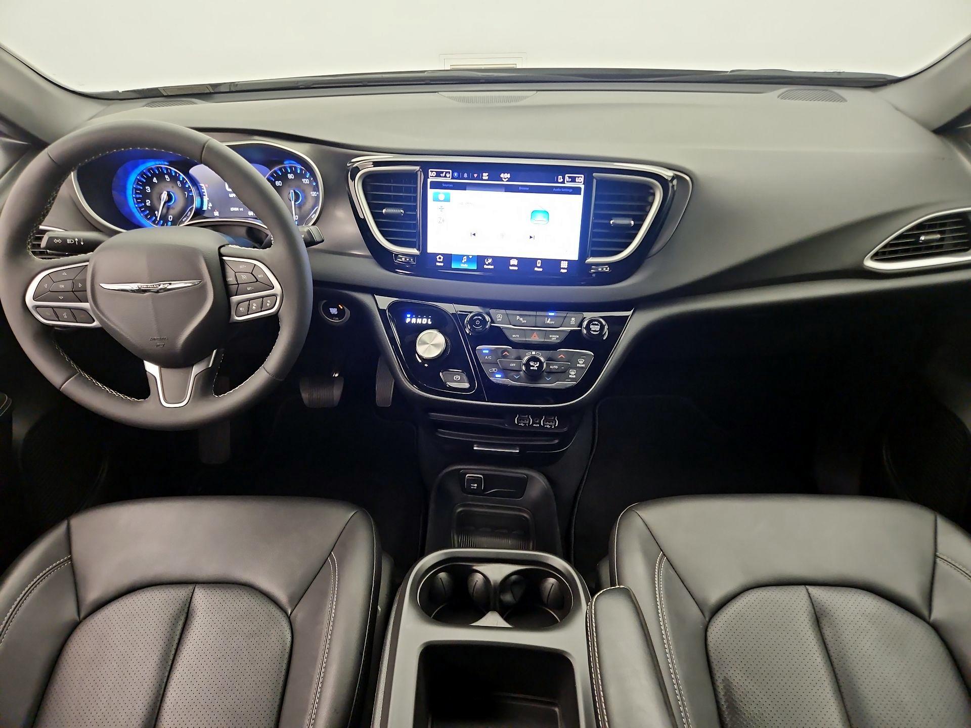 Thumbnail: 2025 Chrysler Pacifica - 9