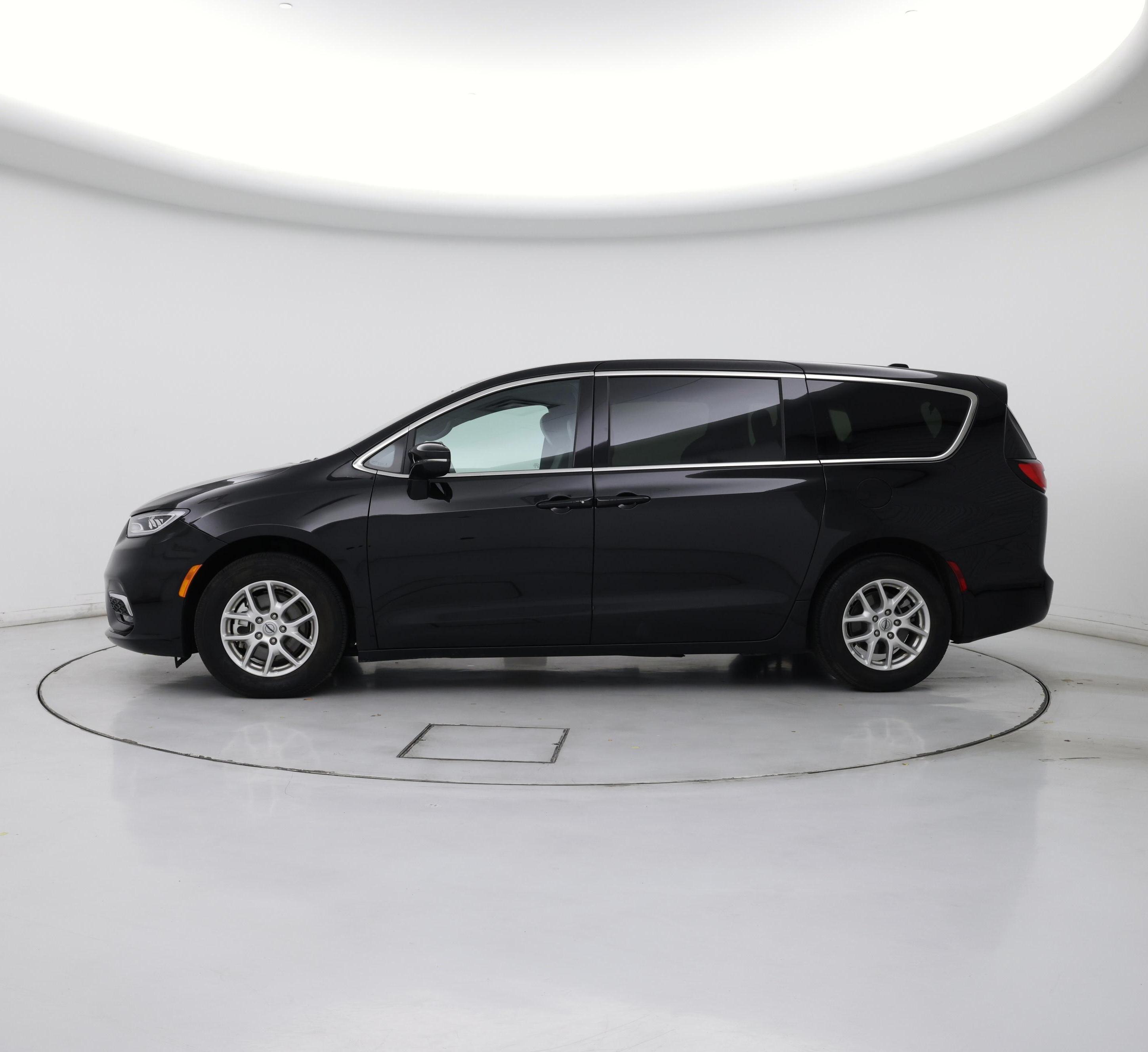 Thumbnail: 2025 Chrysler Pacifica - 3