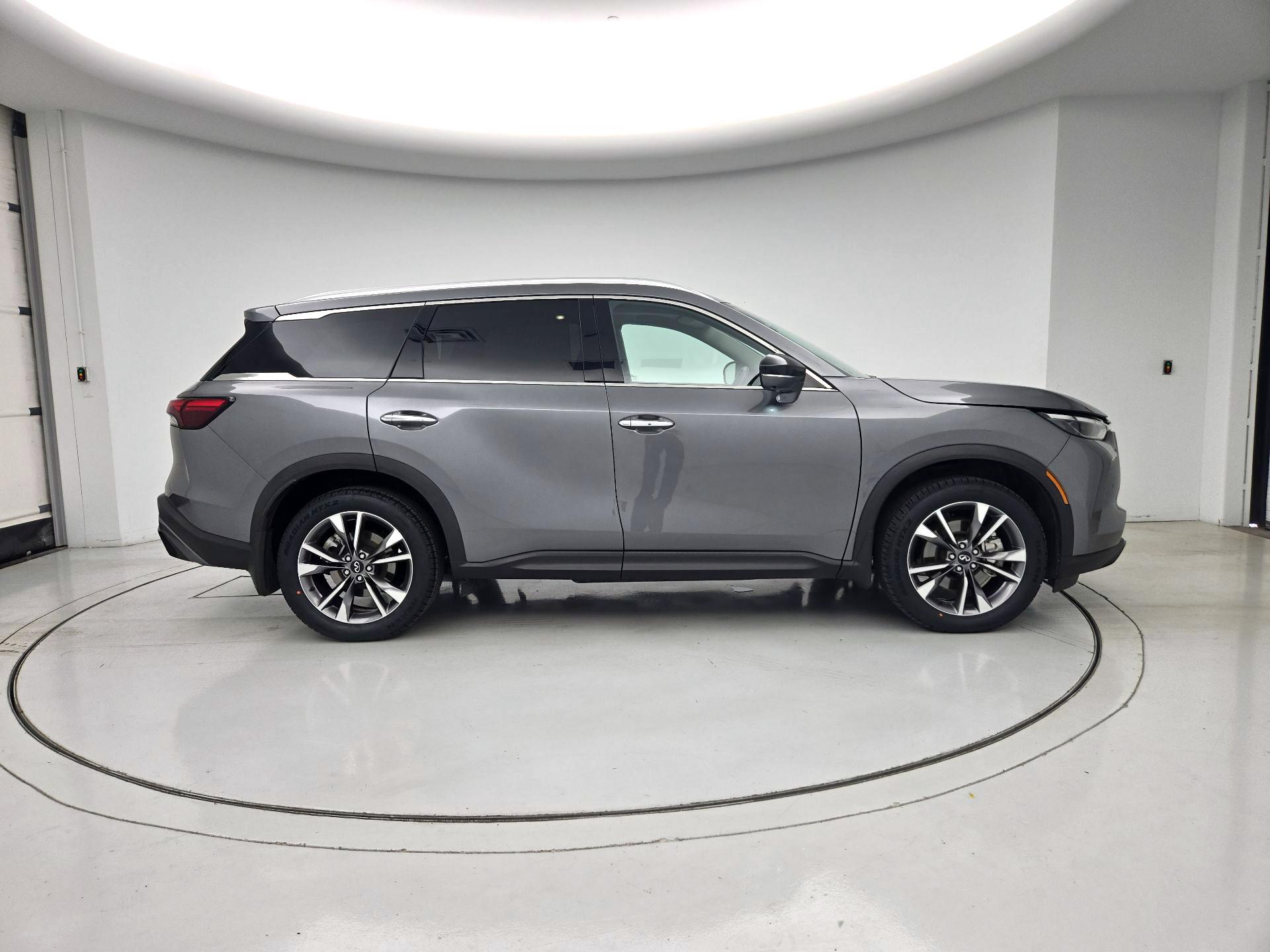Thumbnail: 2023 INFINITI QX60 - 4
