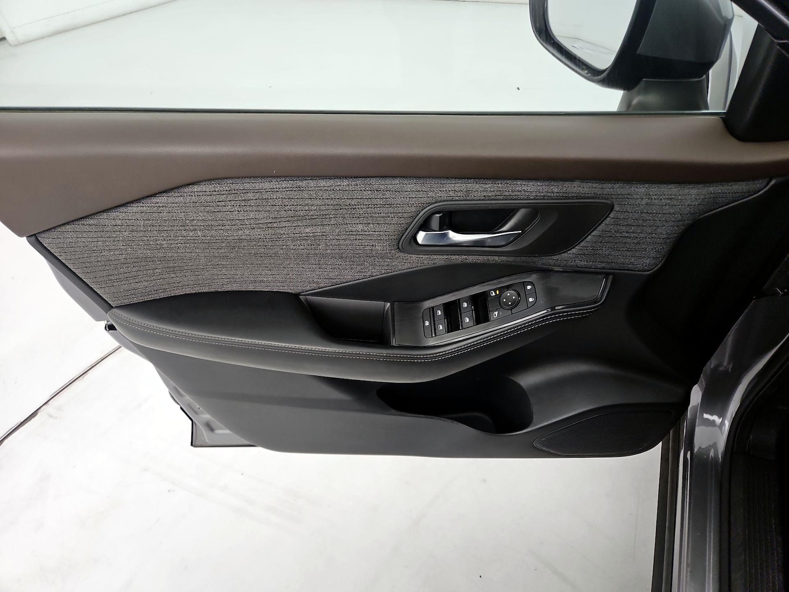 2023 Nissan Rogue SV - Photo 13