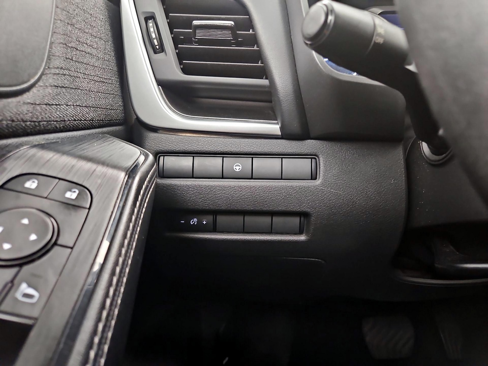 2023 Nissan Rogue SV - Photo 14