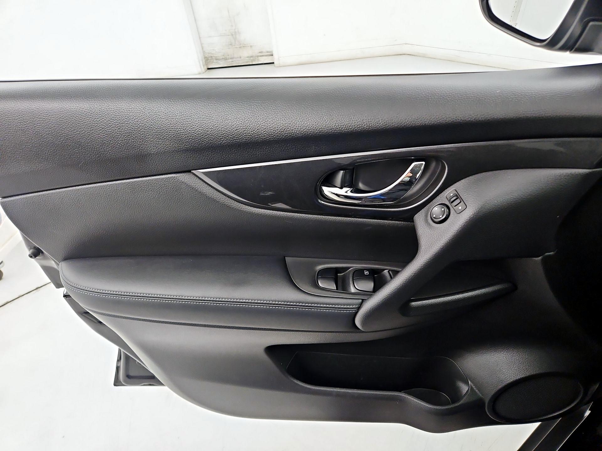 Thumbnail: 2020 Nissan Rogue - 12