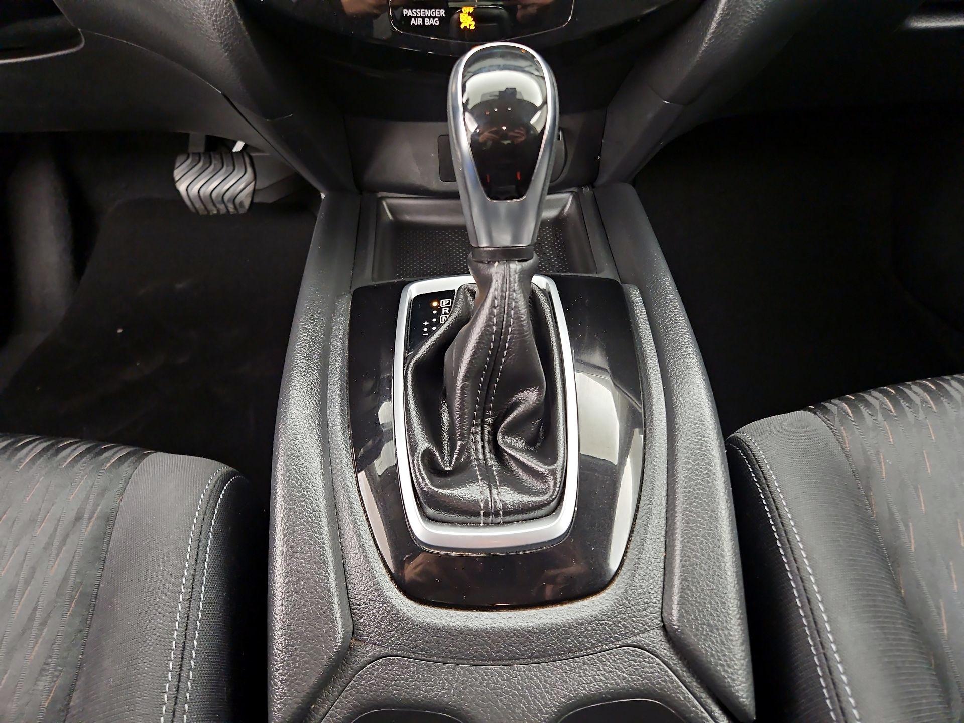 Thumbnail: 2020 Nissan Rogue - 17