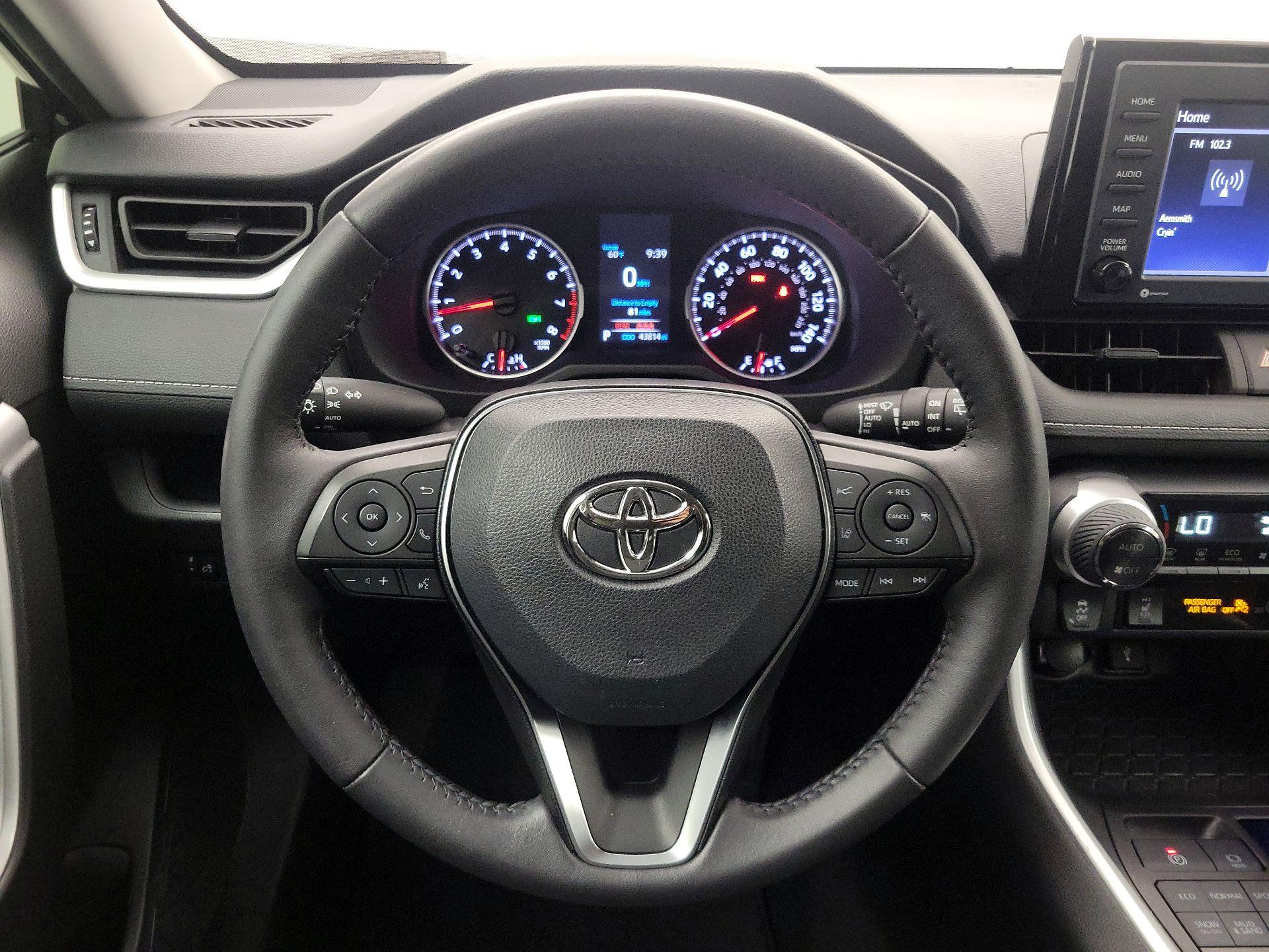 Thumbnail: 2022 Toyota RAV4 - 10