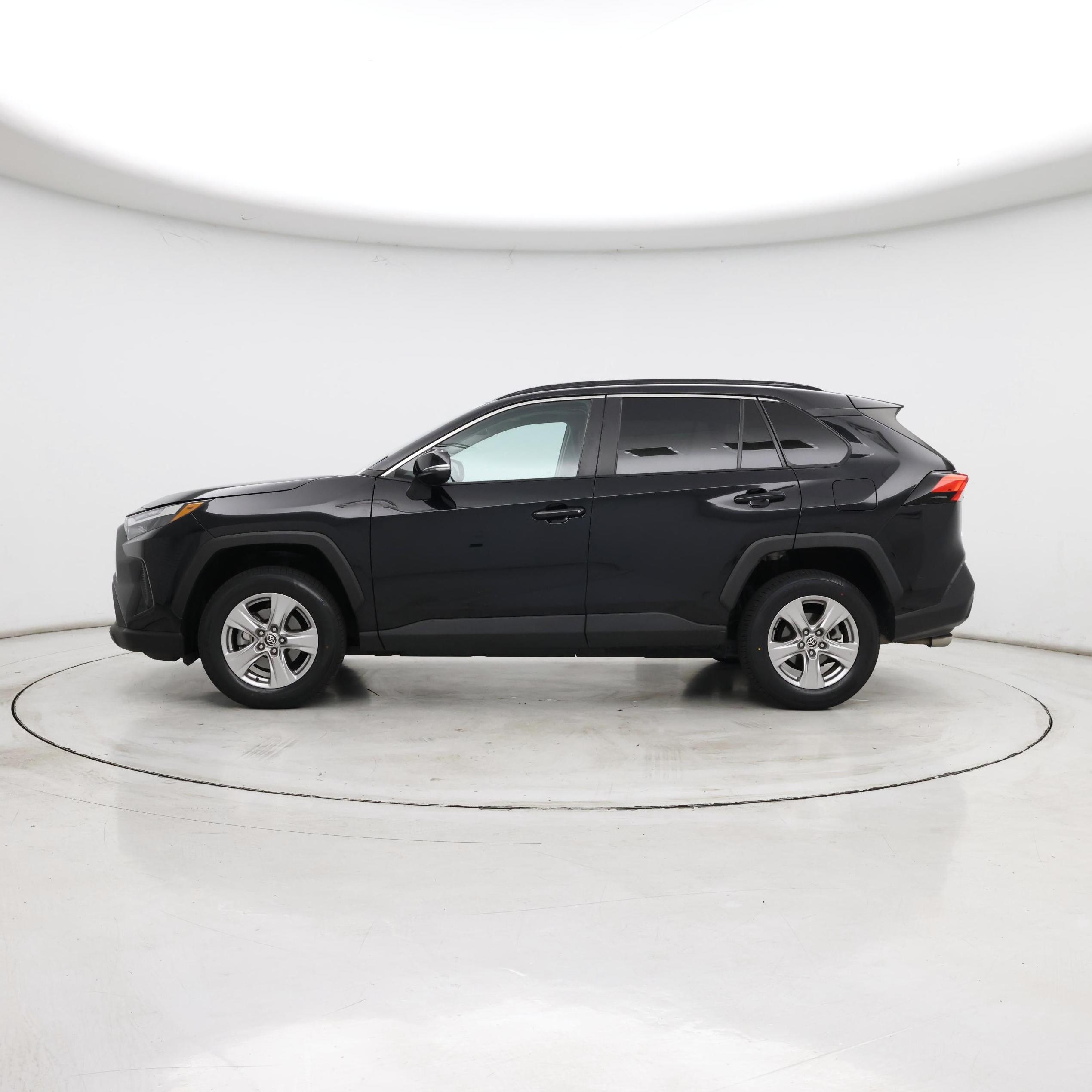 Thumbnail: 2022 Toyota RAV4 - 3