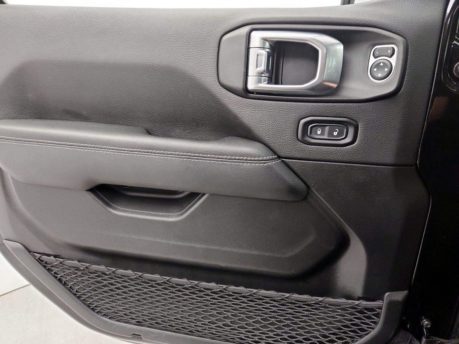 2022 Jeep Wrangler Unlimited Sahara - Photo 13