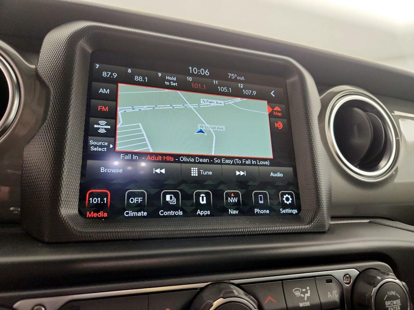 2022 Jeep Wrangler Unlimited Sahara - Photo 17