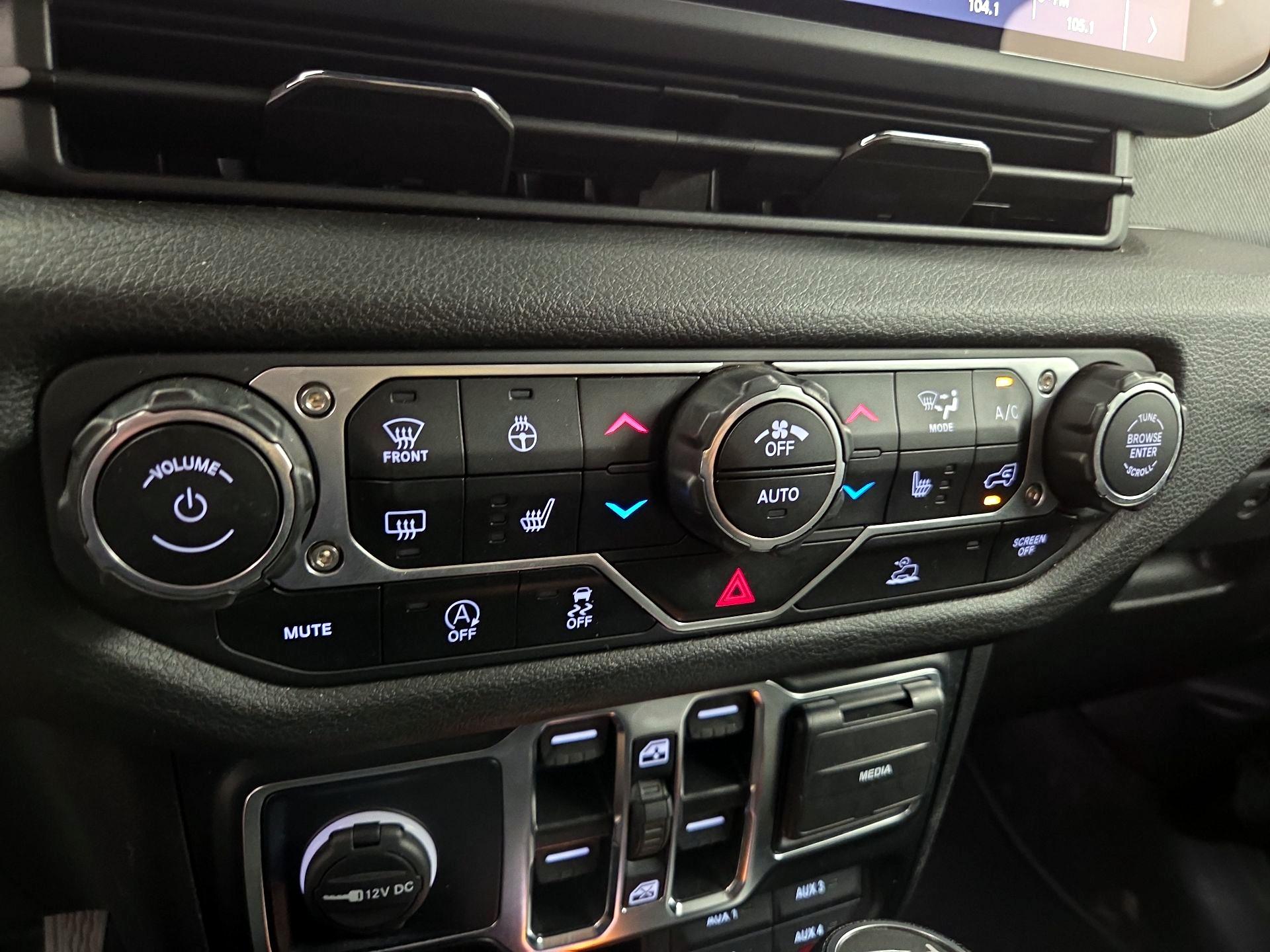 Thumbnail: 2024 Jeep Wrangler - 16