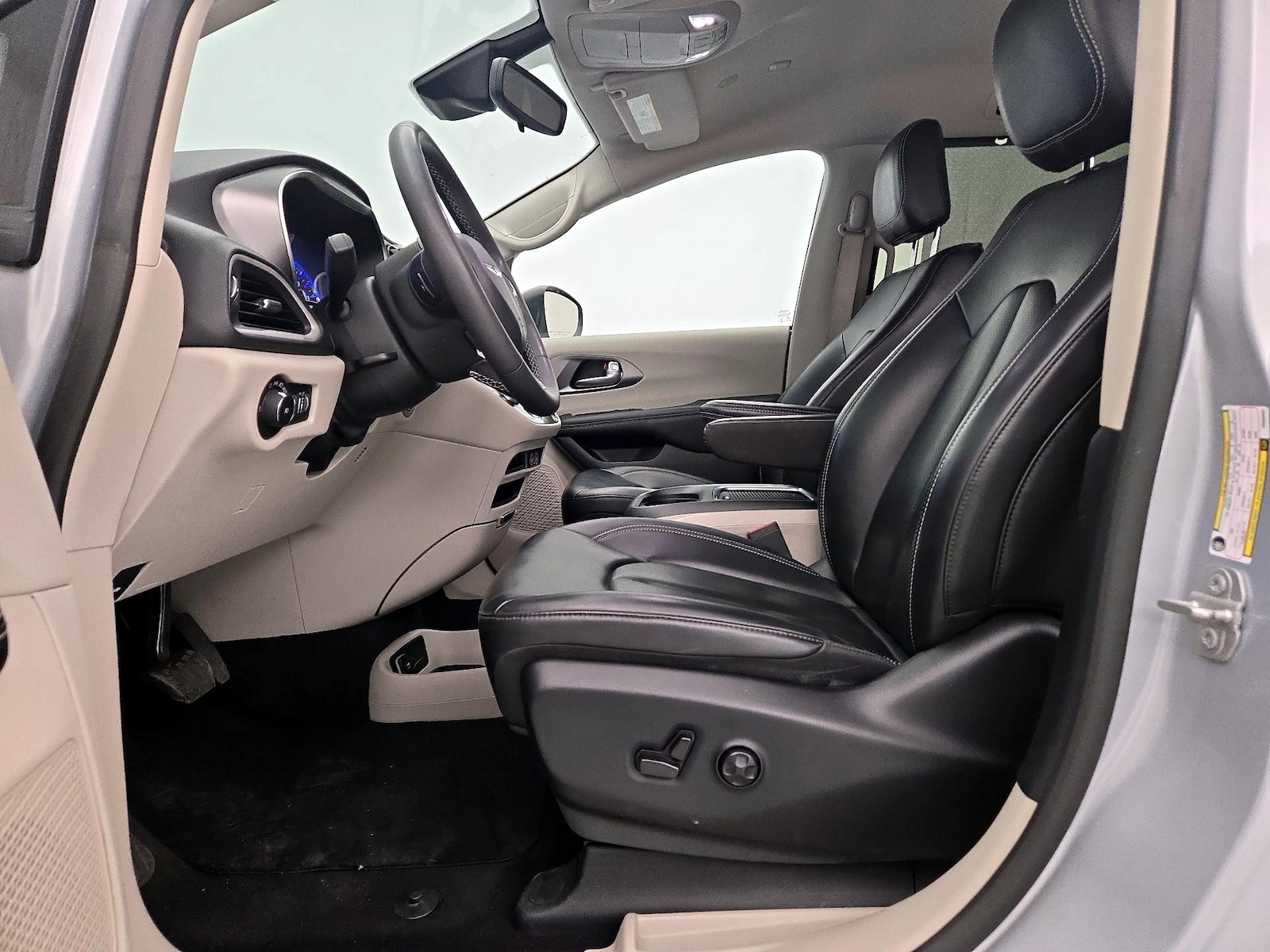 2023 Chrysler Pacifica Touring L - Photo 10