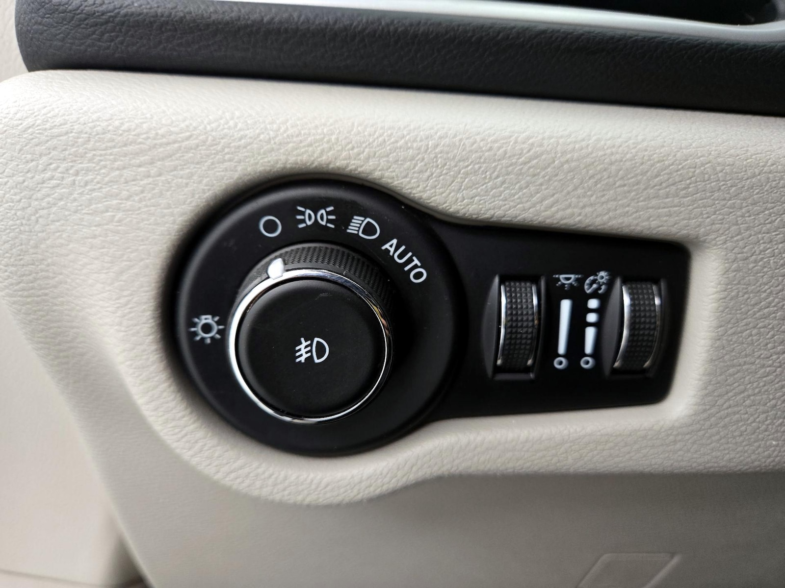 2023 Chrysler Pacifica Touring L - Photo 12