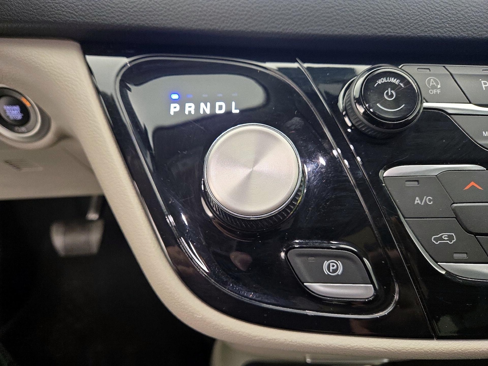 2023 Chrysler Pacifica Touring L - Photo 16