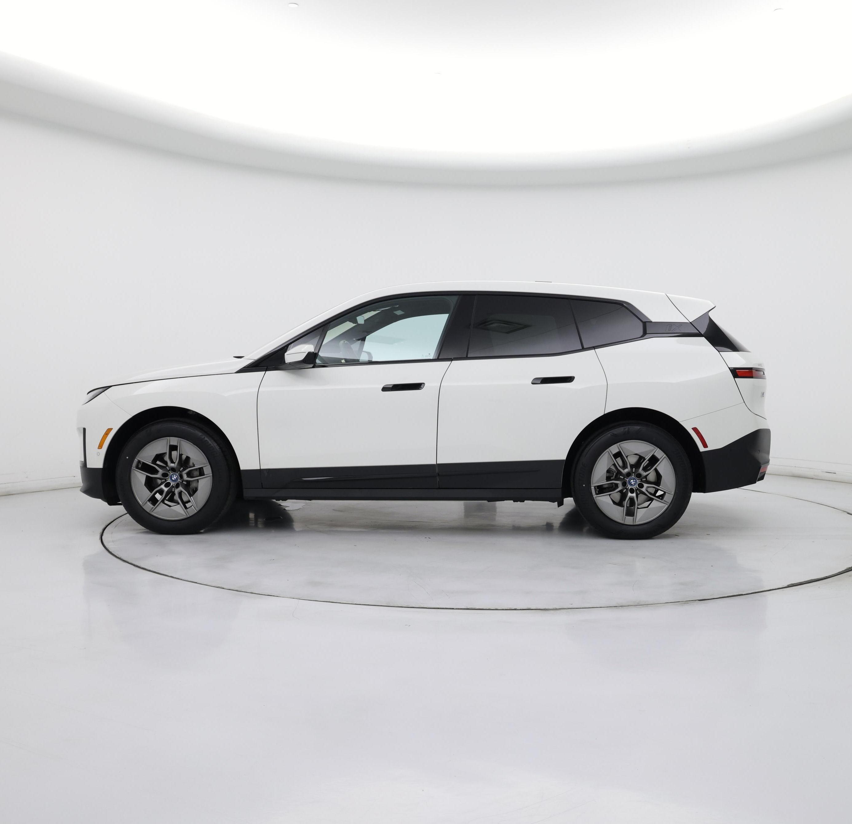 Thumbnail: 2022 BMW iX - 3
