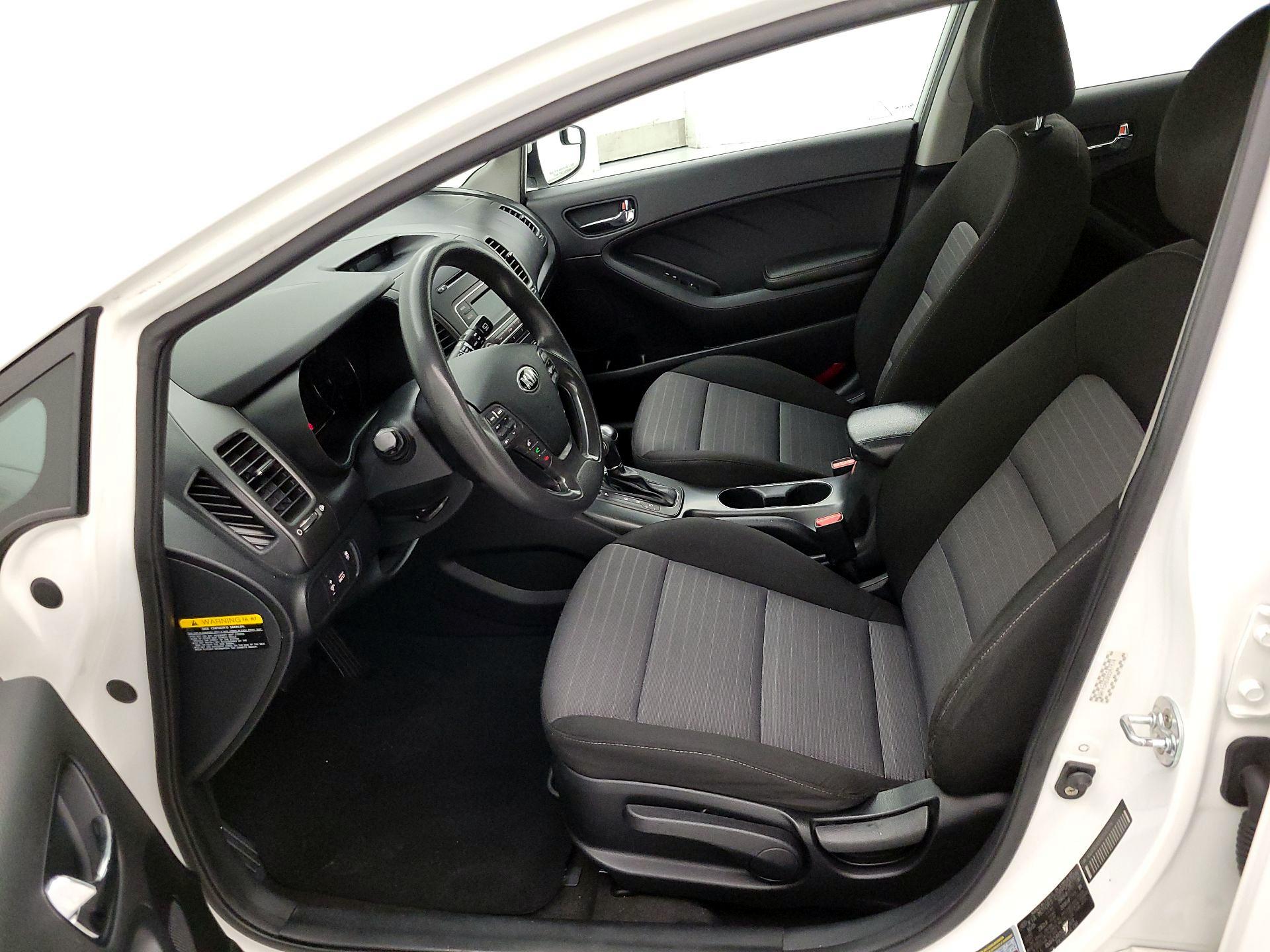 Thumbnail: 2016 Kia Forte - 11