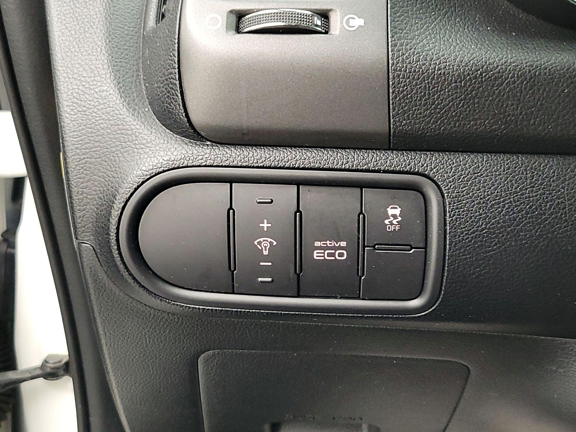 Thumbnail: 2016 Kia Forte - 13