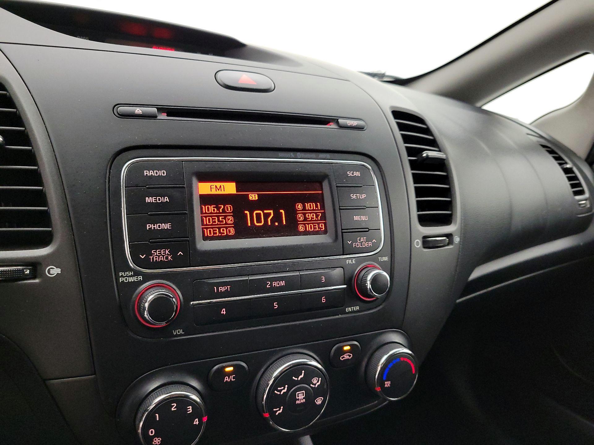 Thumbnail: 2016 Kia Forte - 14