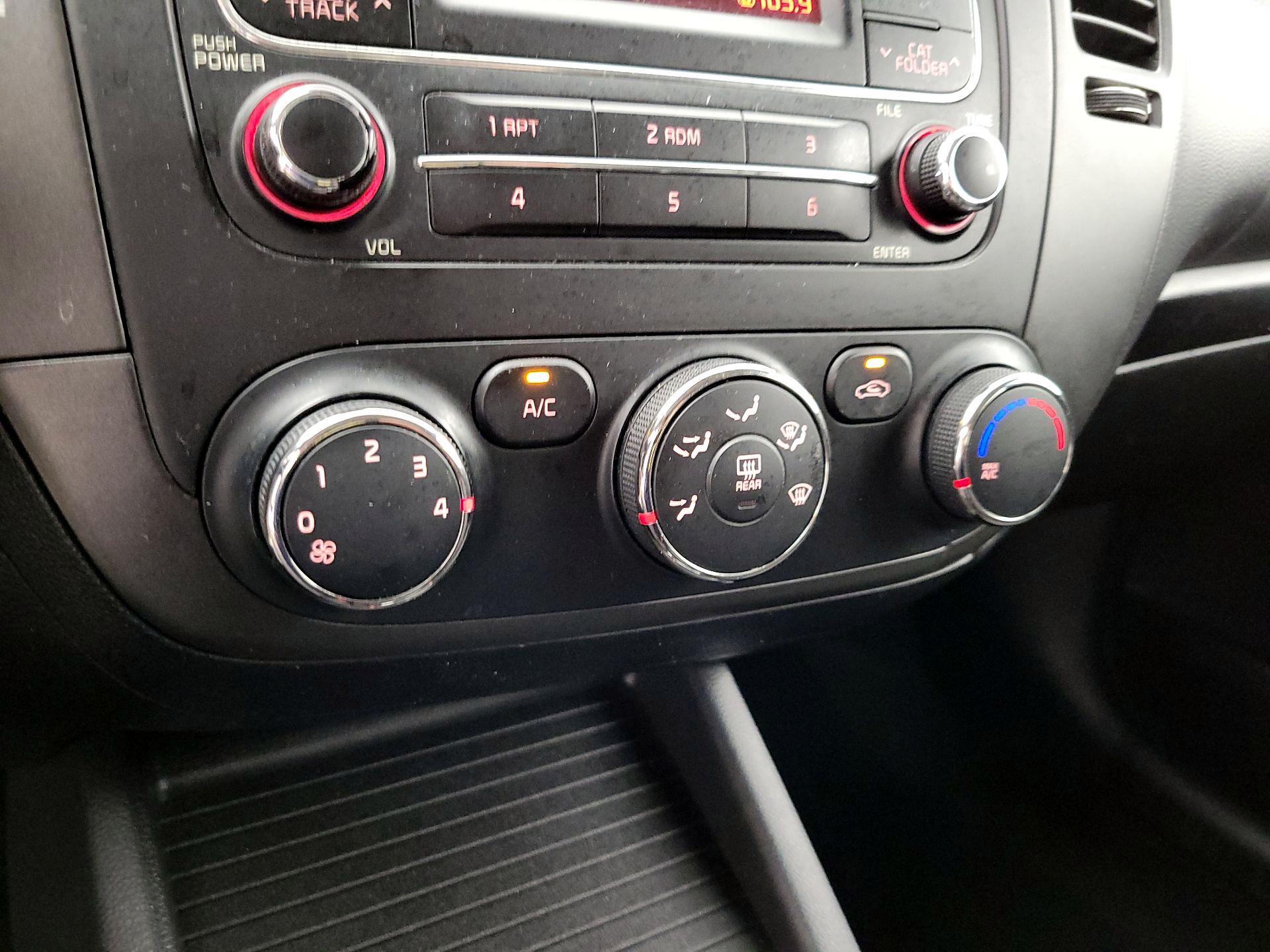 Thumbnail: 2016 Kia Forte - 15