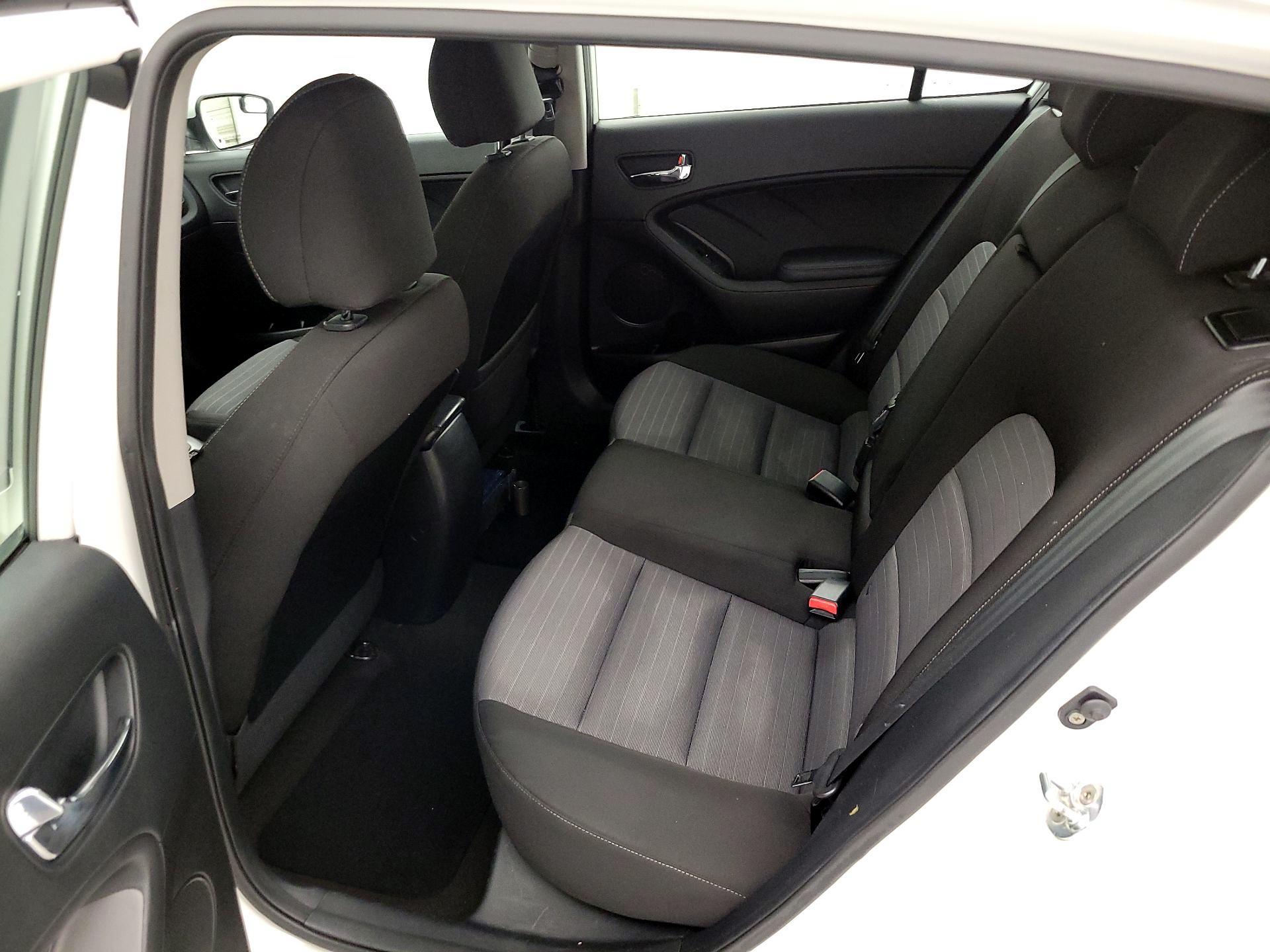 Thumbnail: 2016 Kia Forte - 17
