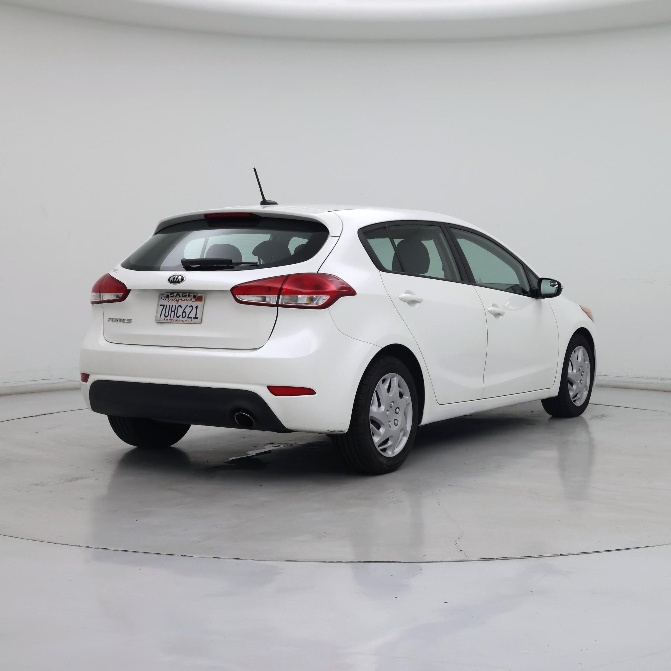 Thumbnail: 2016 Kia Forte - 8