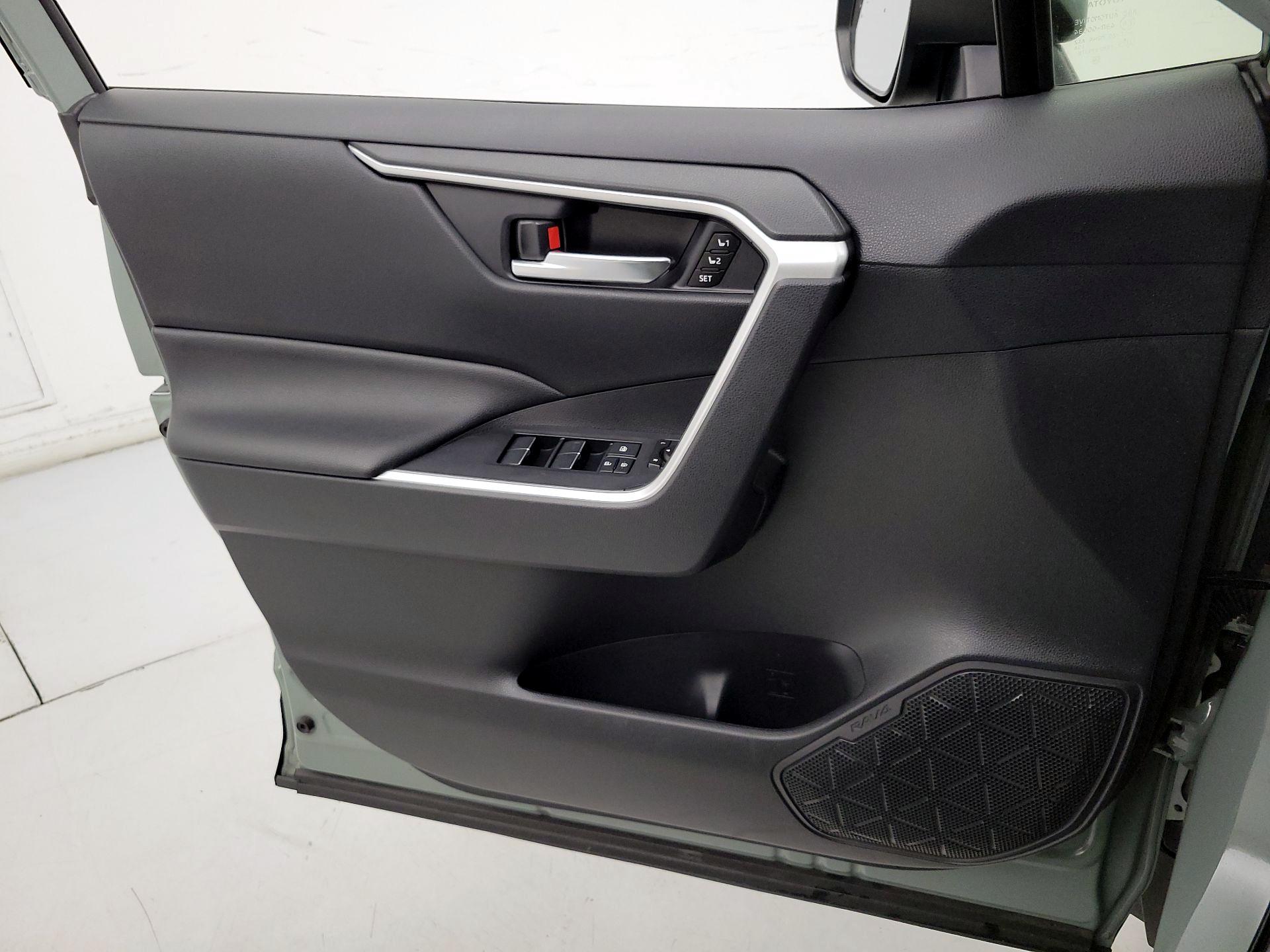 Thumbnail: 2021 Toyota RAV4 - 12