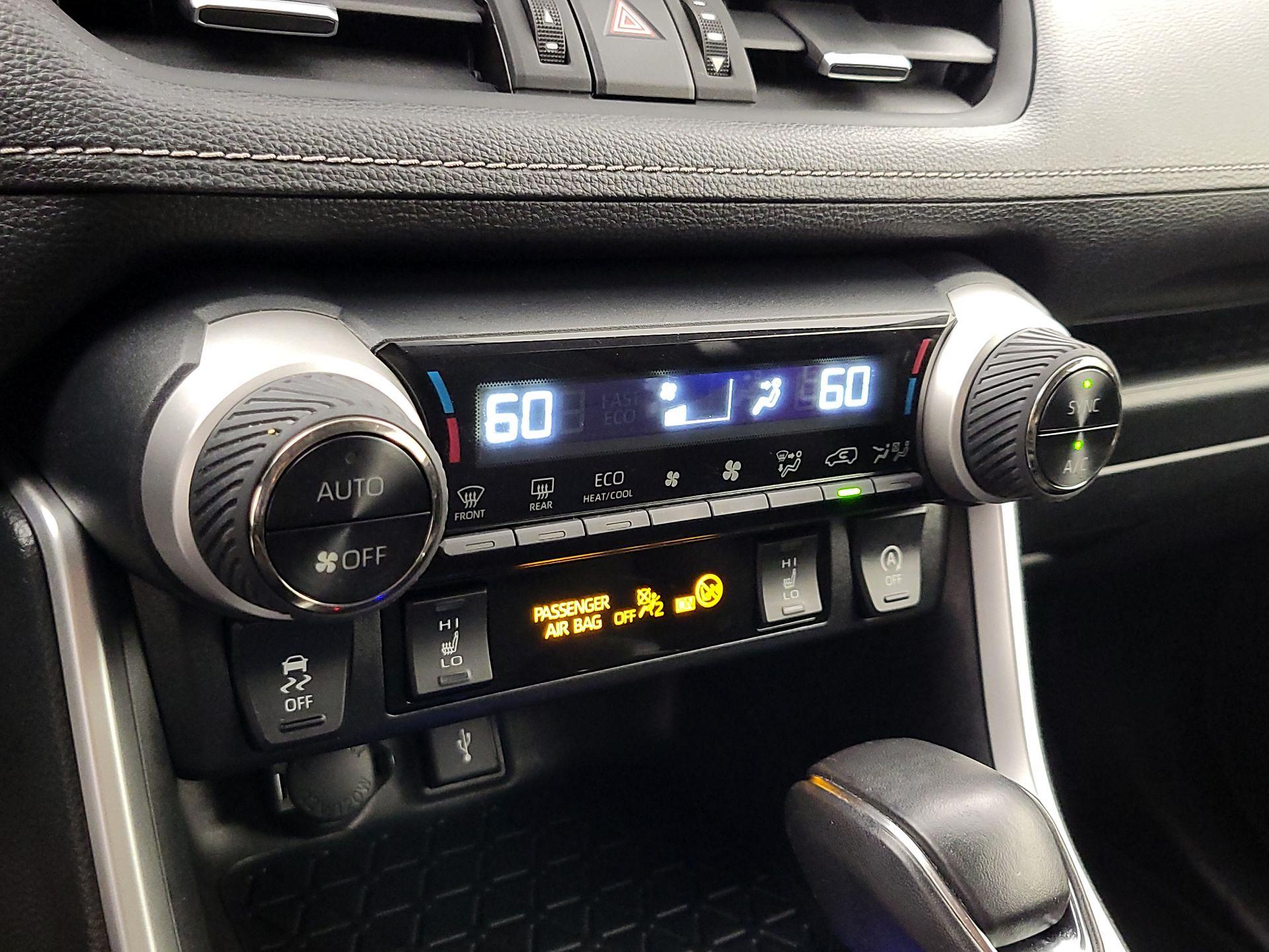 Thumbnail: 2021 Toyota RAV4 - 16