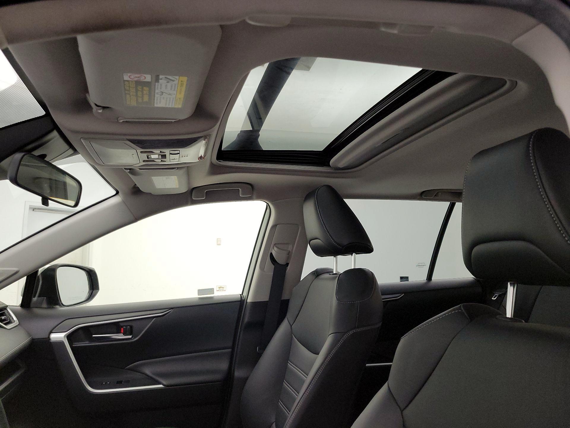 Thumbnail: 2021 Toyota RAV4 - 18
