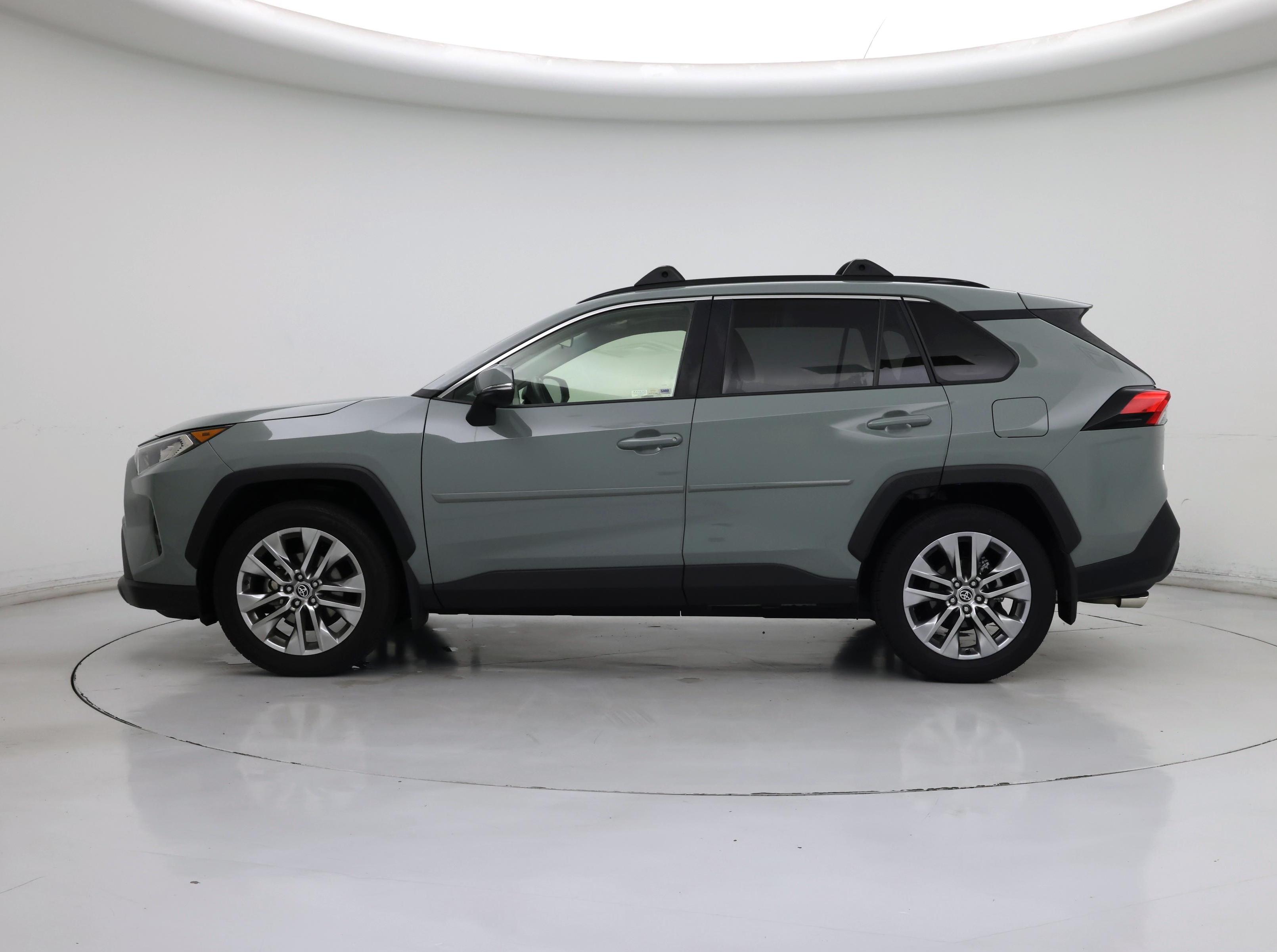 Thumbnail: 2021 Toyota RAV4 - 3