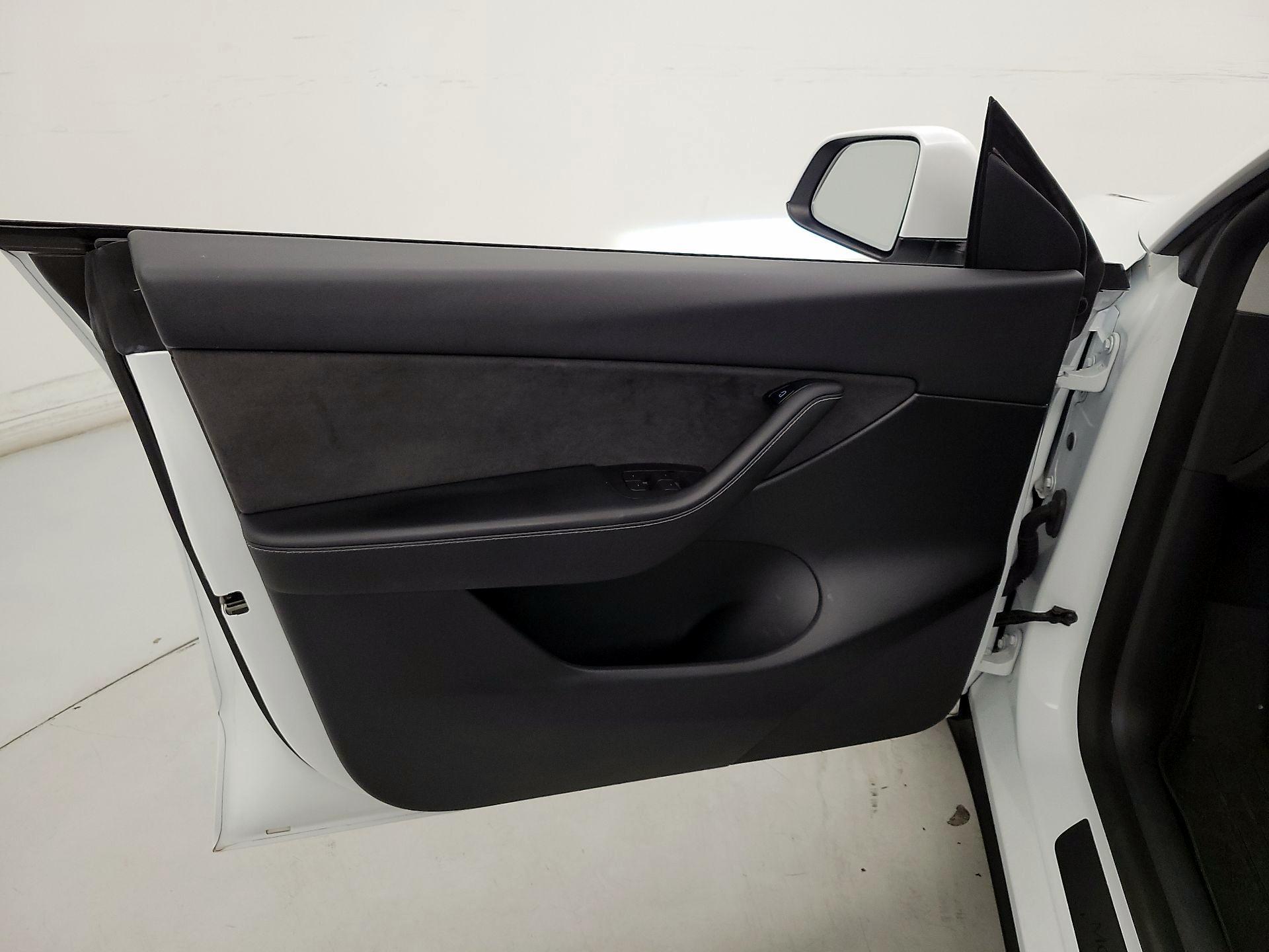 Thumbnail: 2022 Tesla Model Y - 12