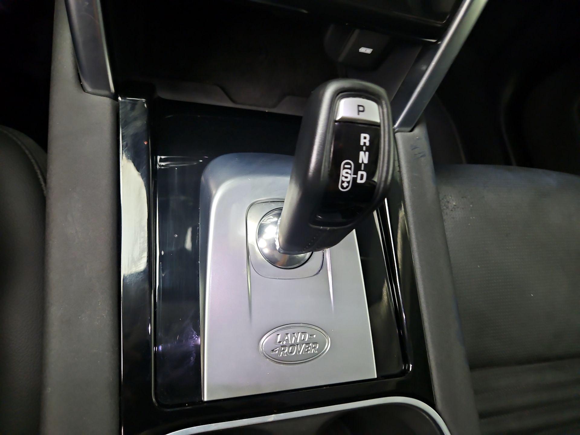 Thumbnail: 2023 Land Rover Discovery Sport - 18