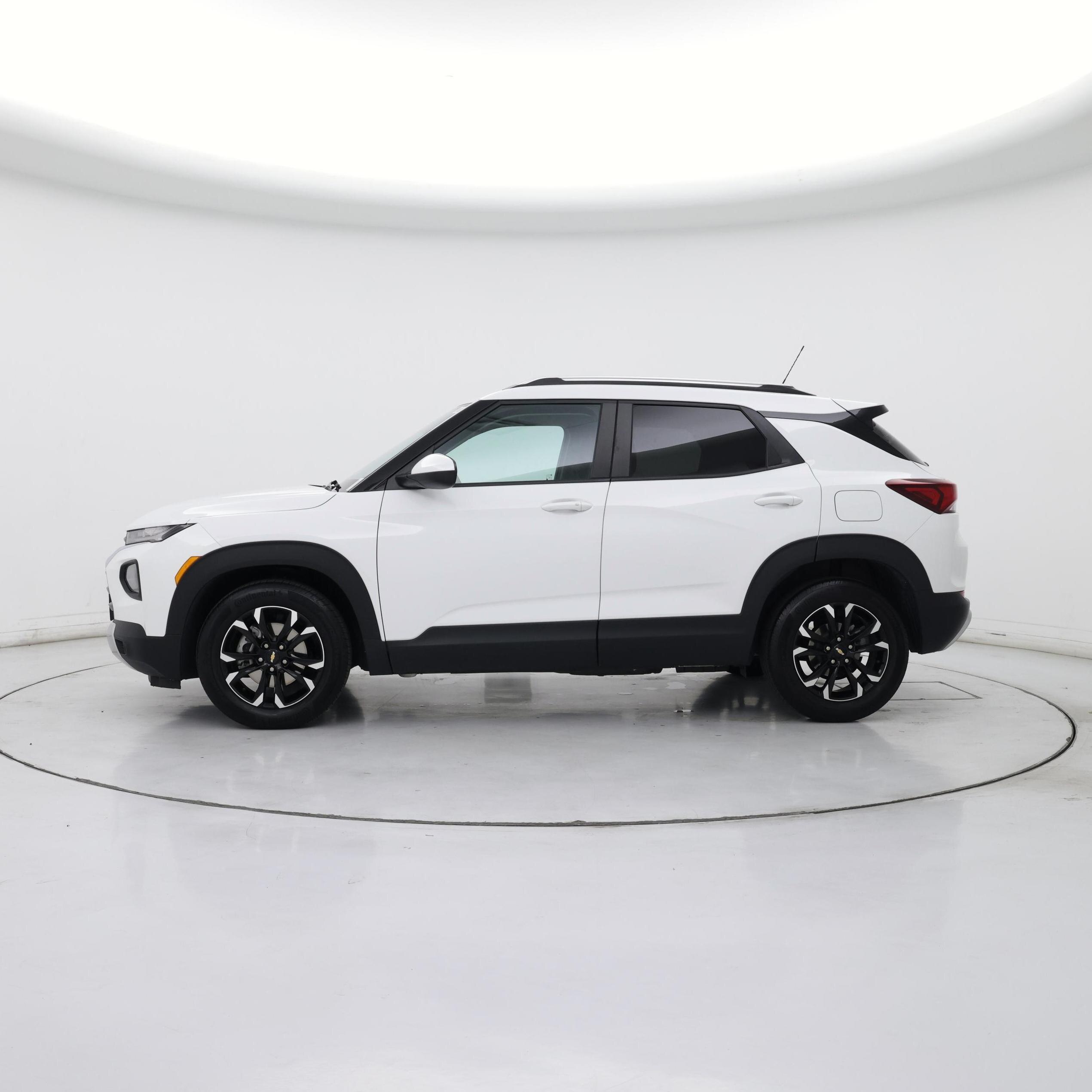 Thumbnail: 2023 Chevrolet TrailBlazer - 3